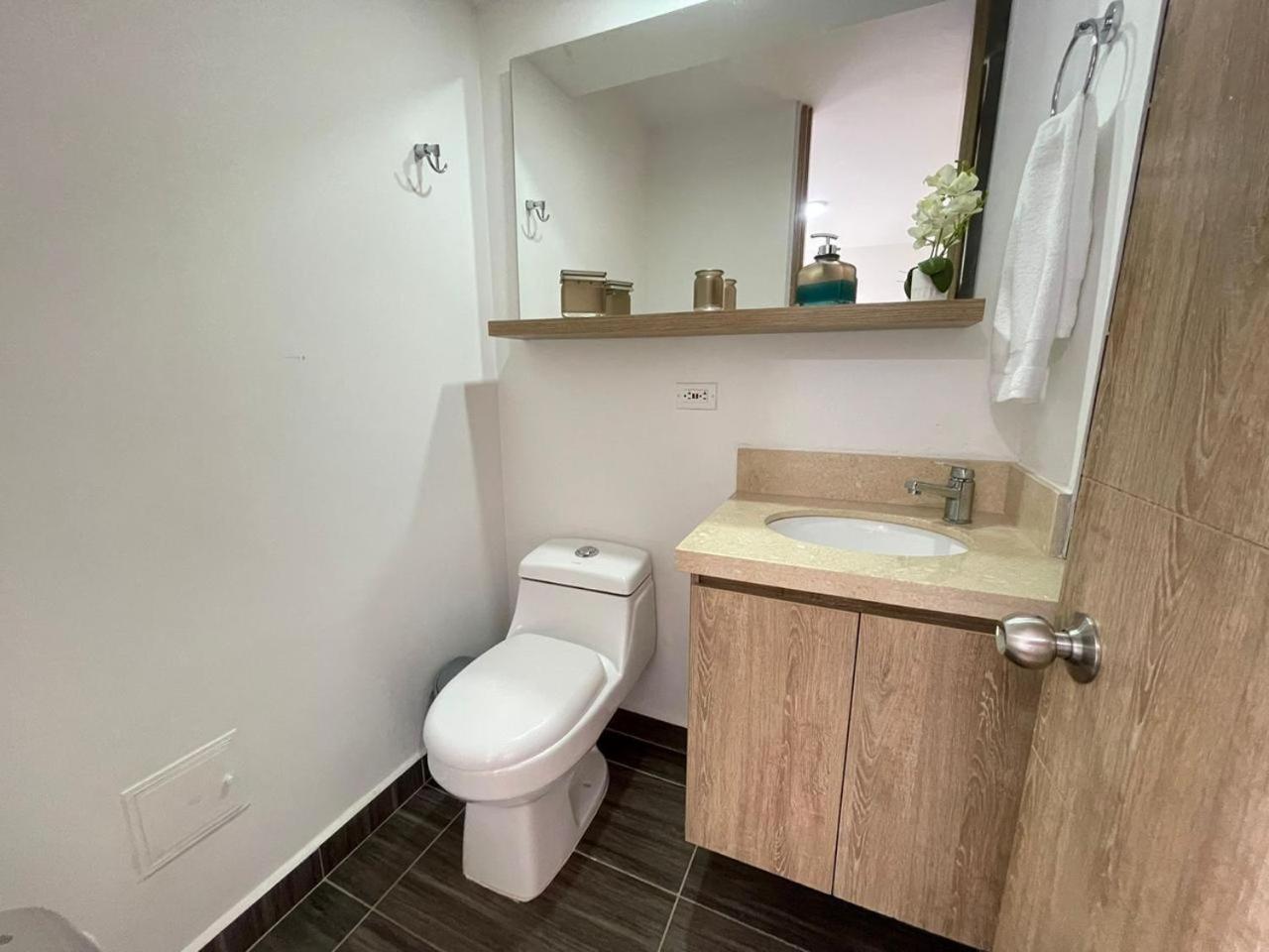 M806- Hermoso y amplio apartamento en Av 19 norte
