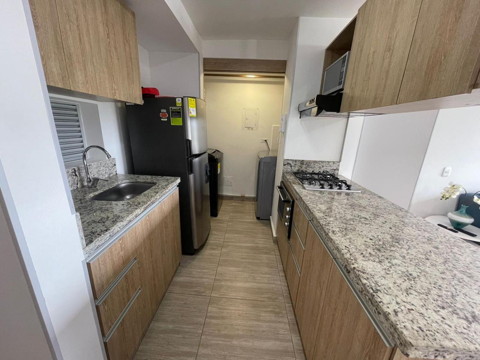 M806- Hermoso y amplio apartamento en Av 19 norte