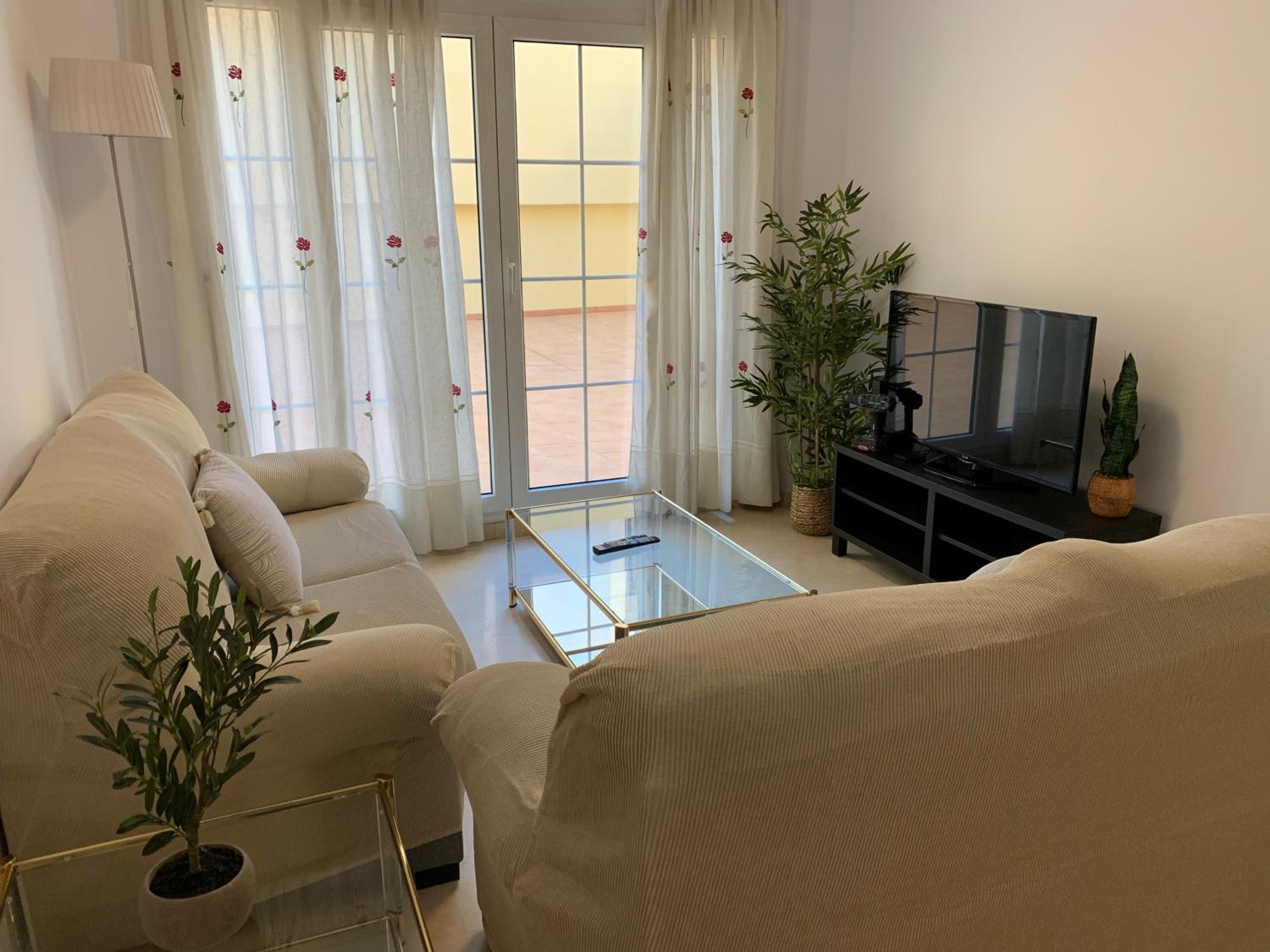 Malagueta, free parking, center & beach