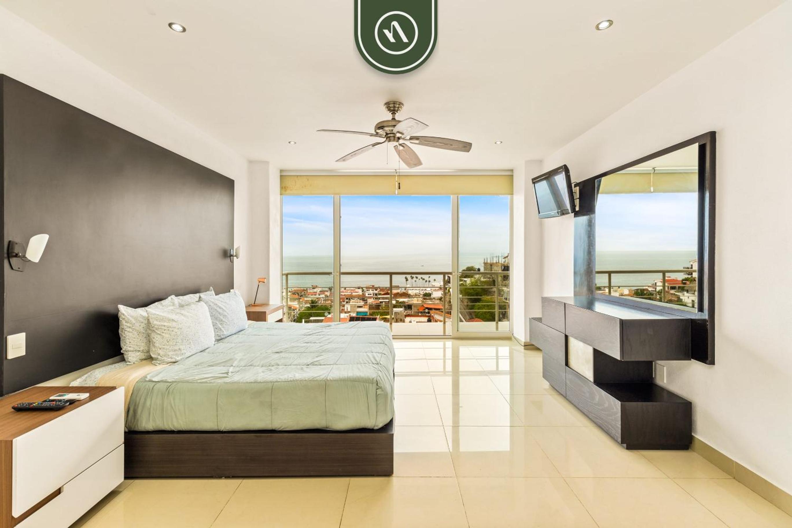 3BR Condo in Downton - Ocean View view 5