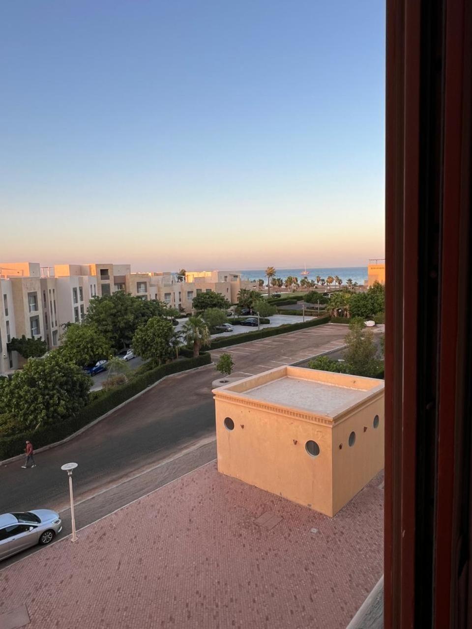 New marina elgouna mb32