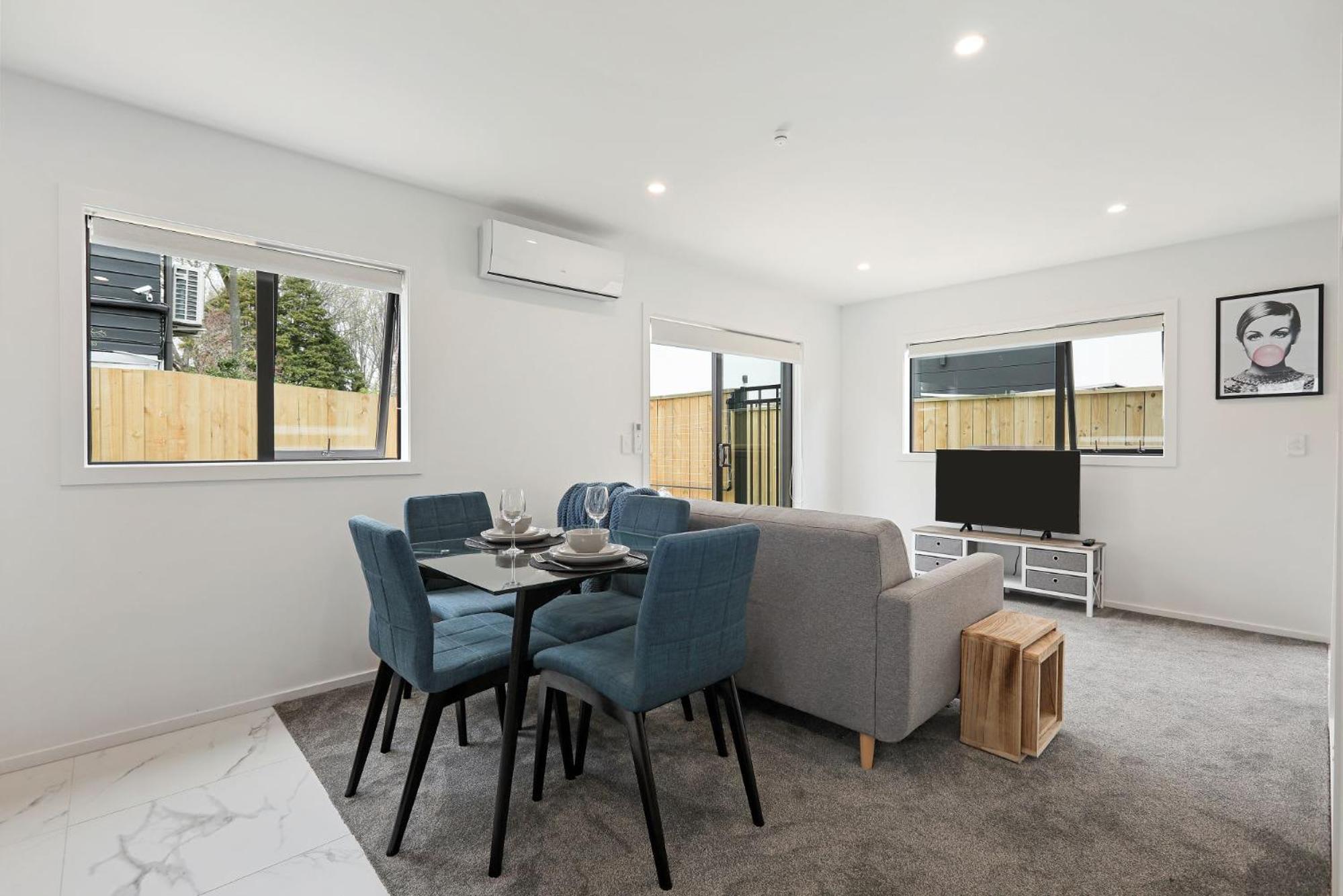 Cozy on Manchester view 5