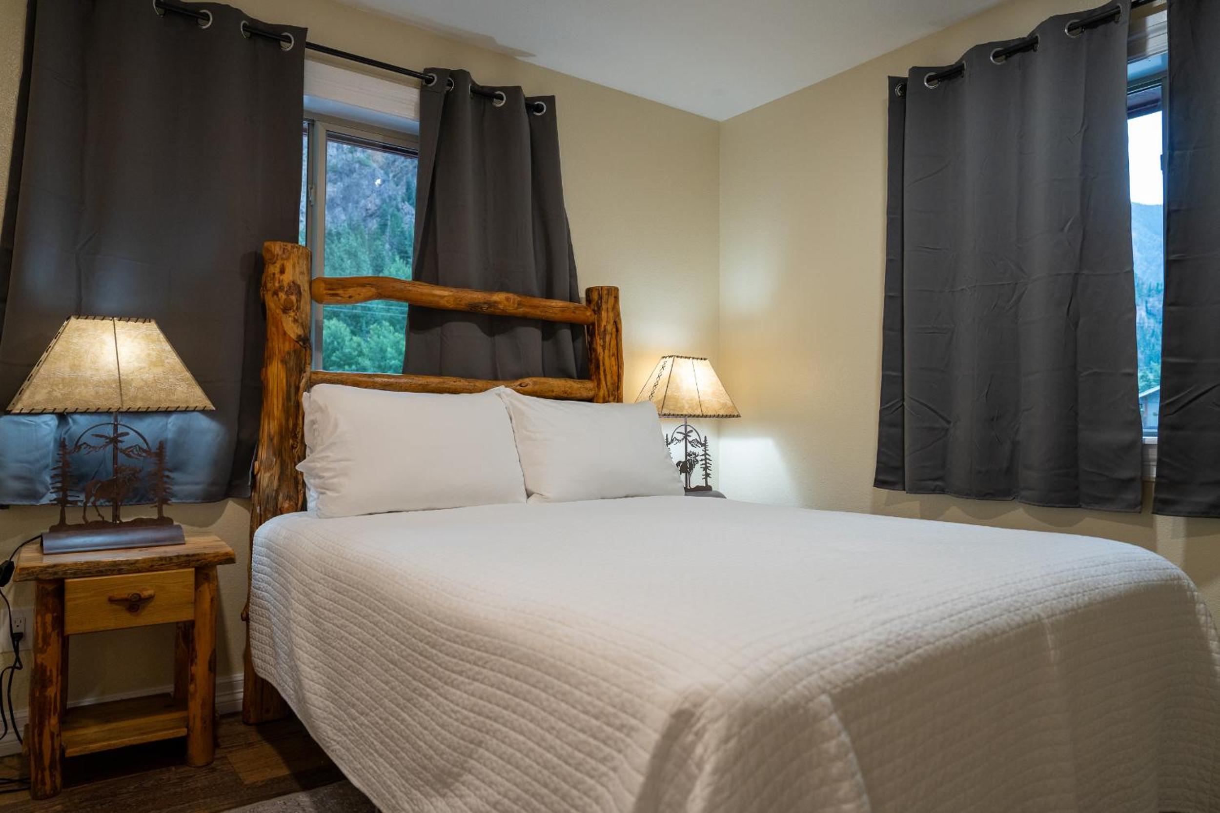 Ouray Riverside Resort - Inn & Cabins