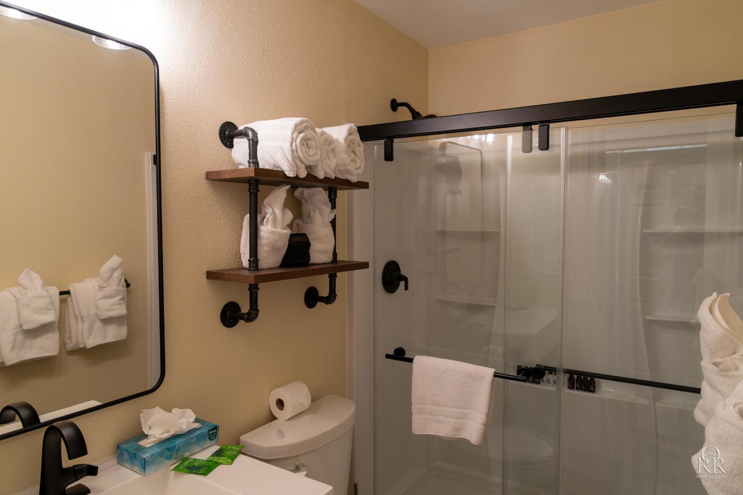 Ouray Riverside Resort - Inn & Cabins