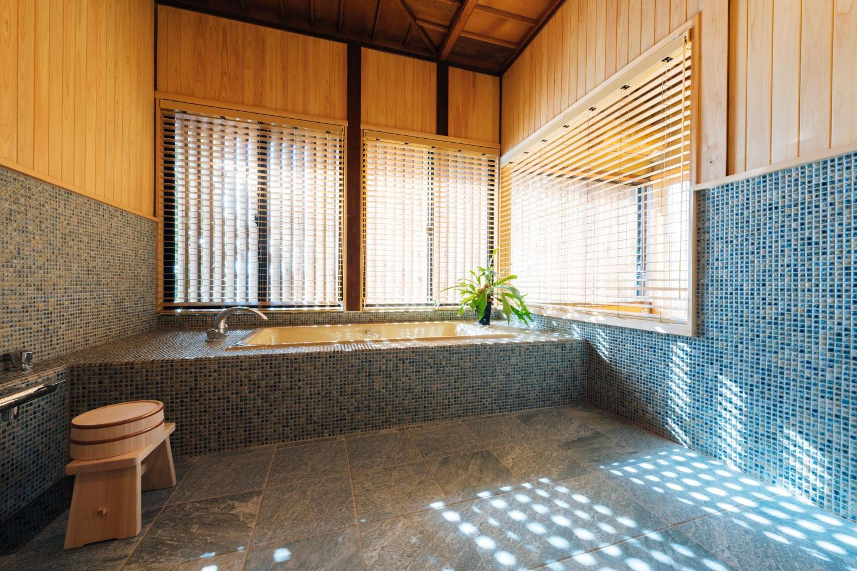 Suite Villa Curation Atami Sutosuien view 3