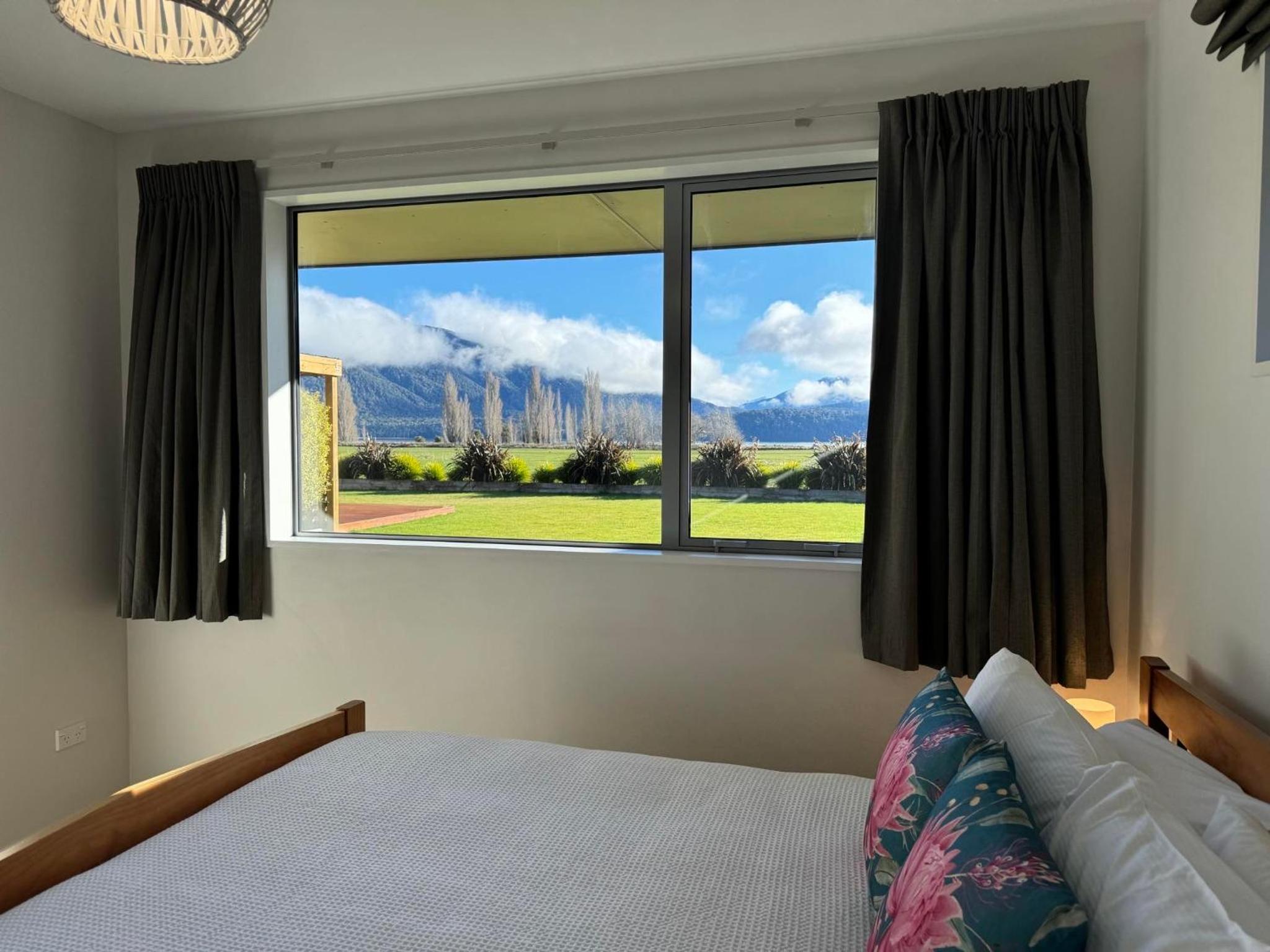 Dusky Dream Lakeview Paradise
