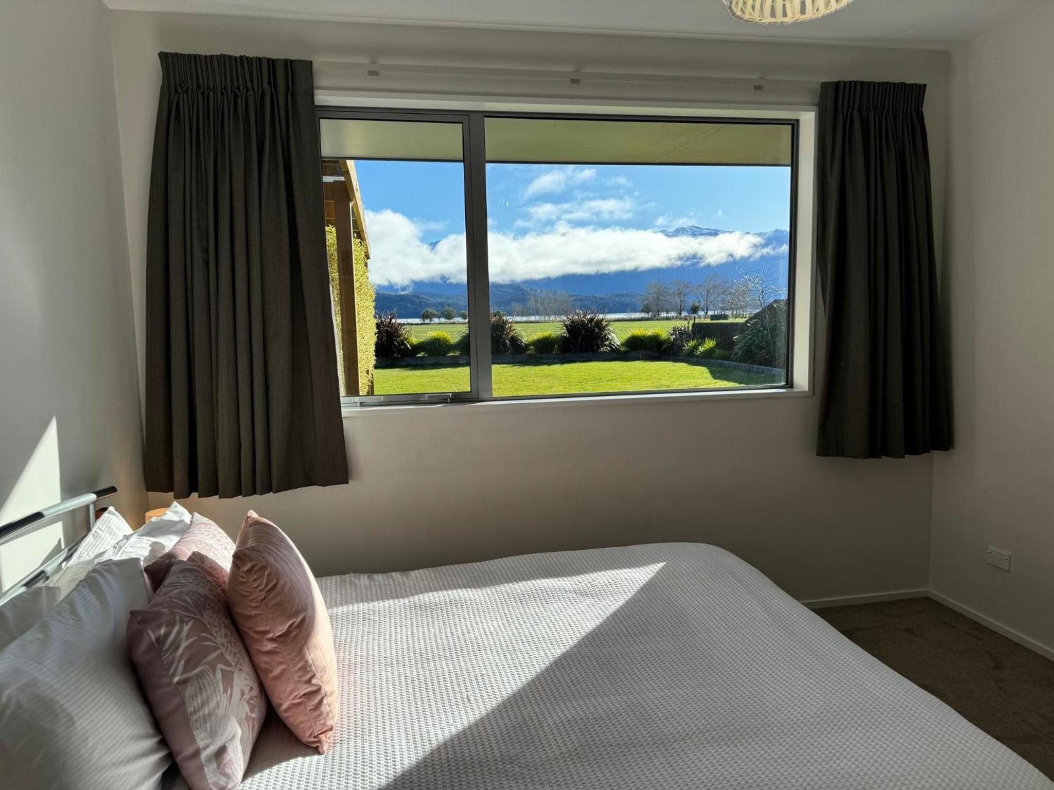 Dusky Dream Lakeview Paradise