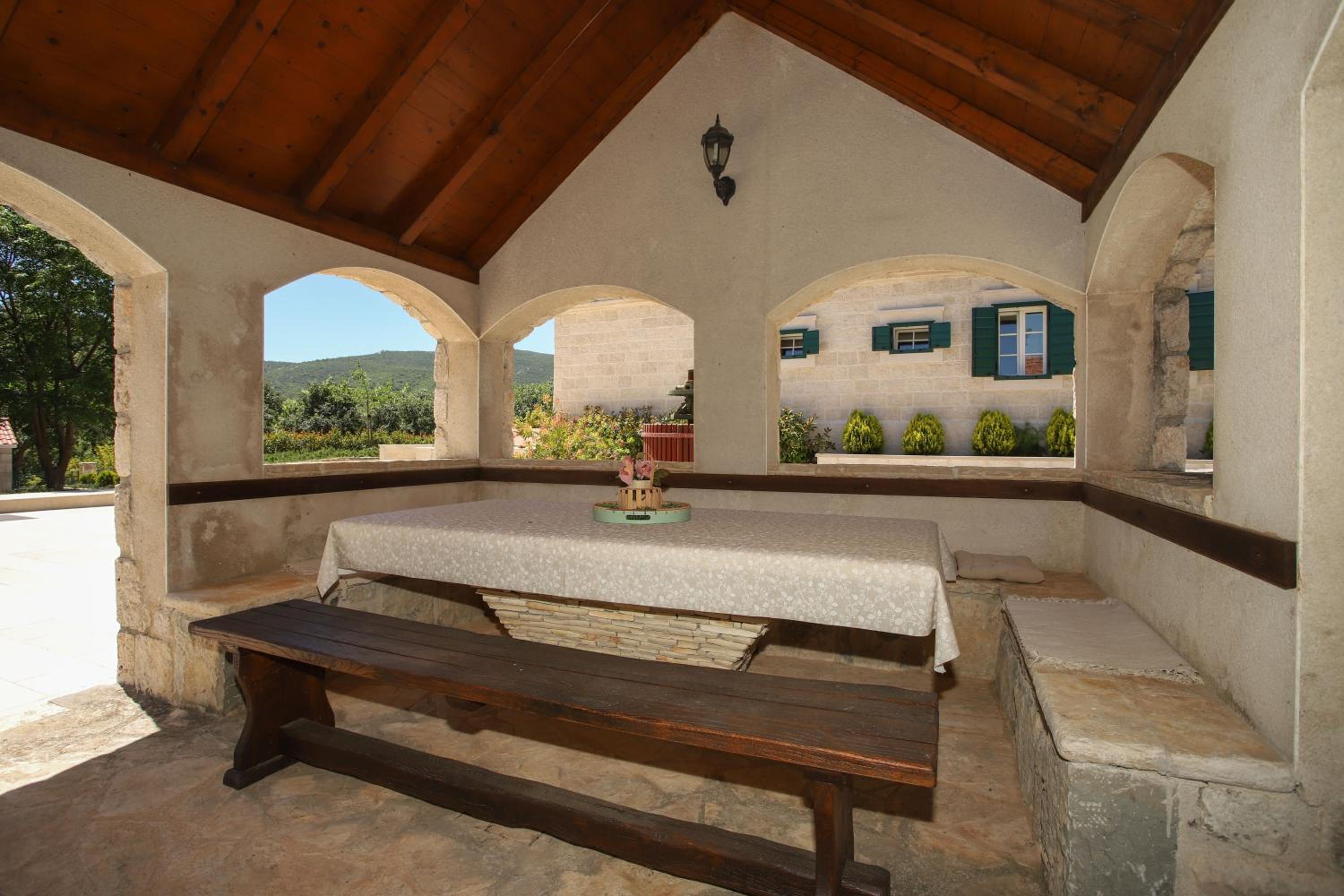 Villa IDOL