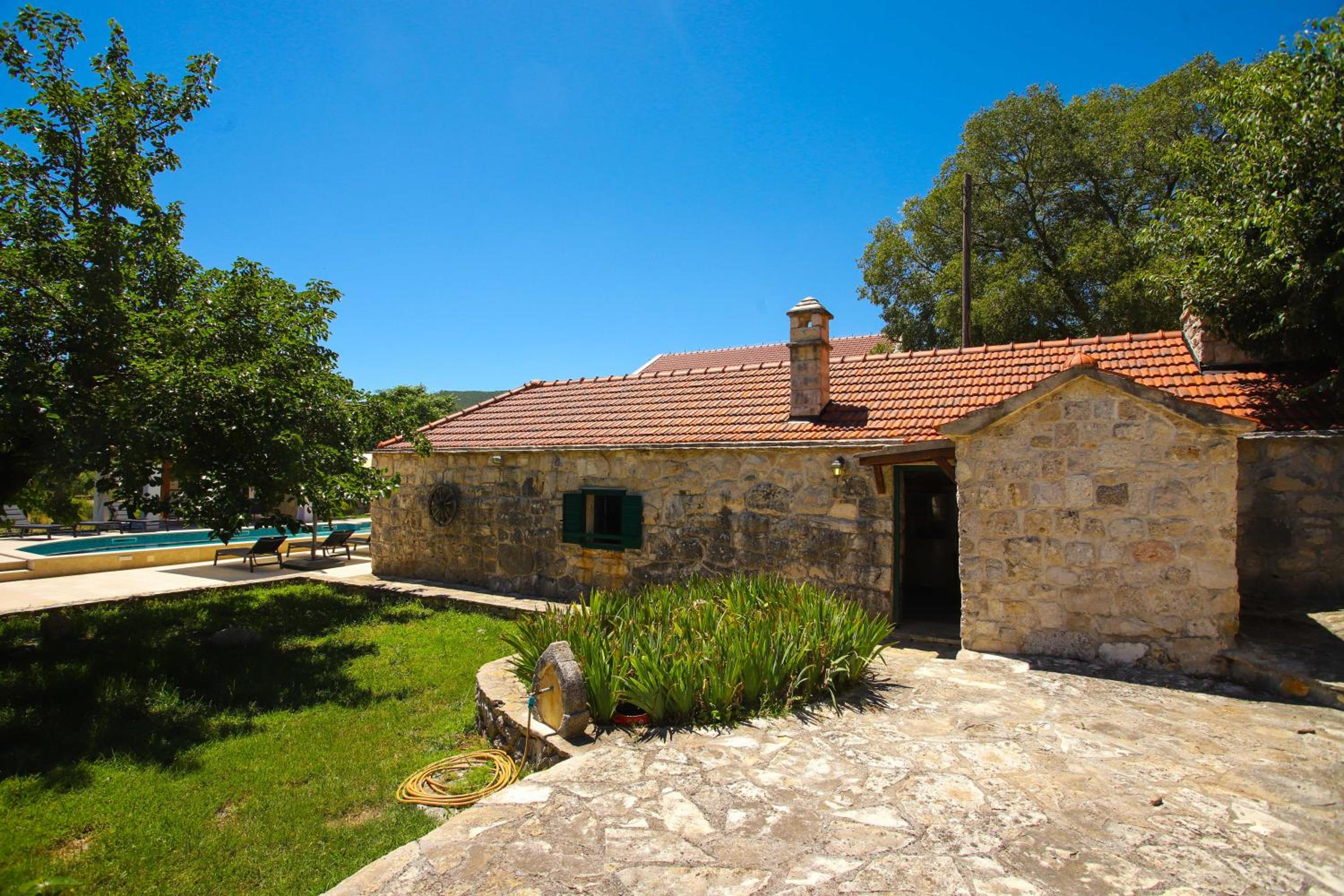 Villa IDOL