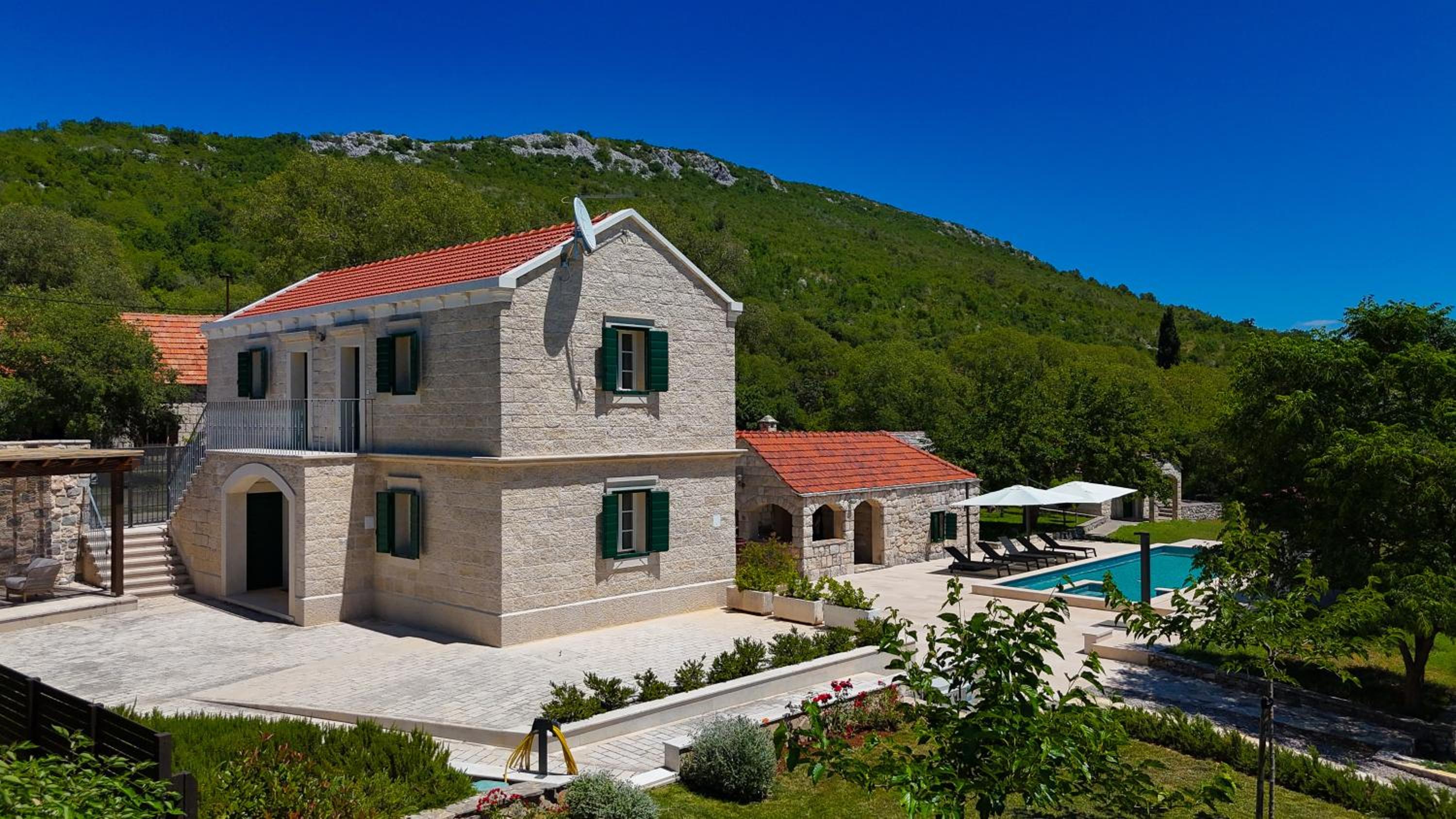 Villa IDOL