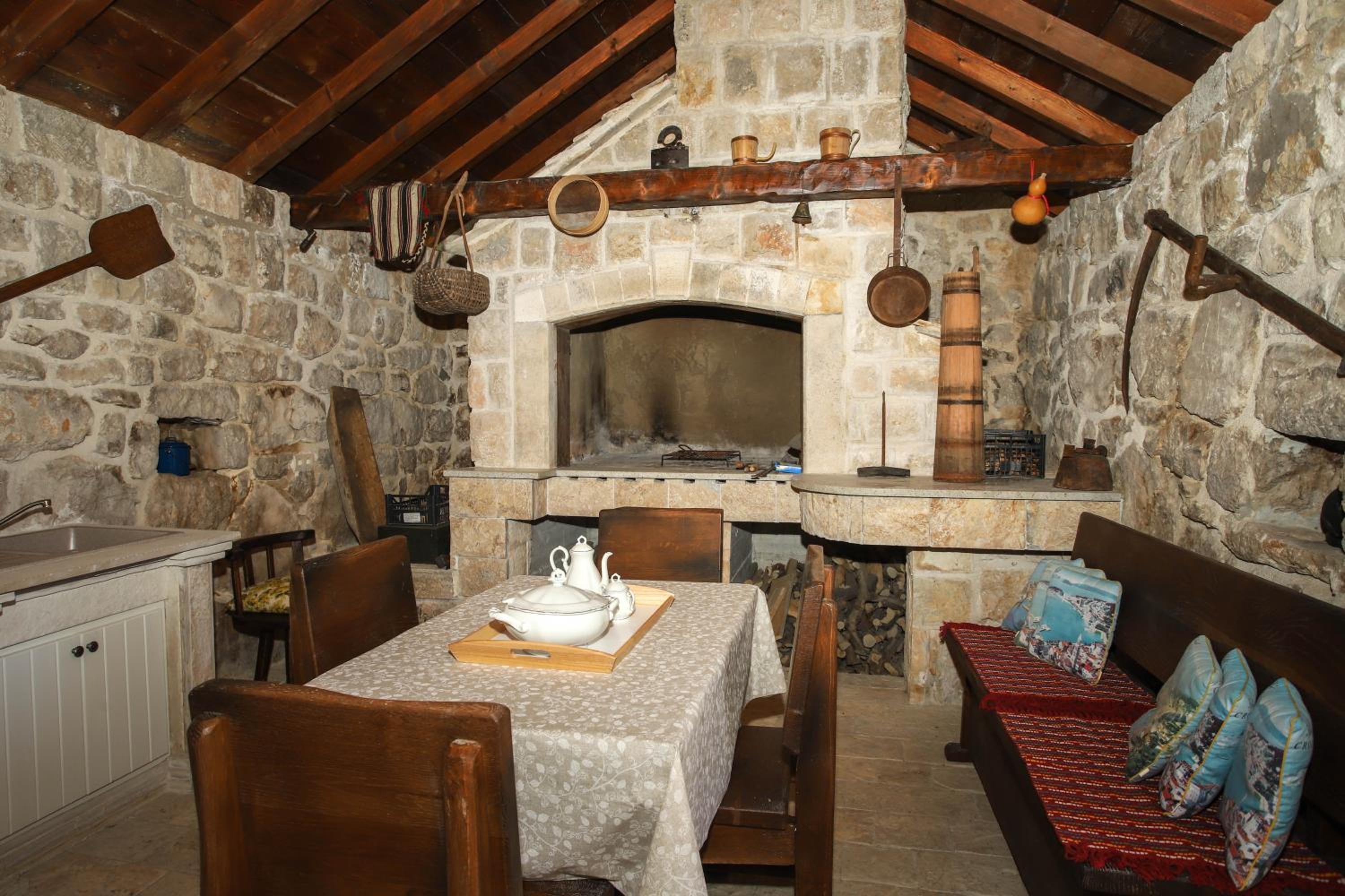Villa IDOL