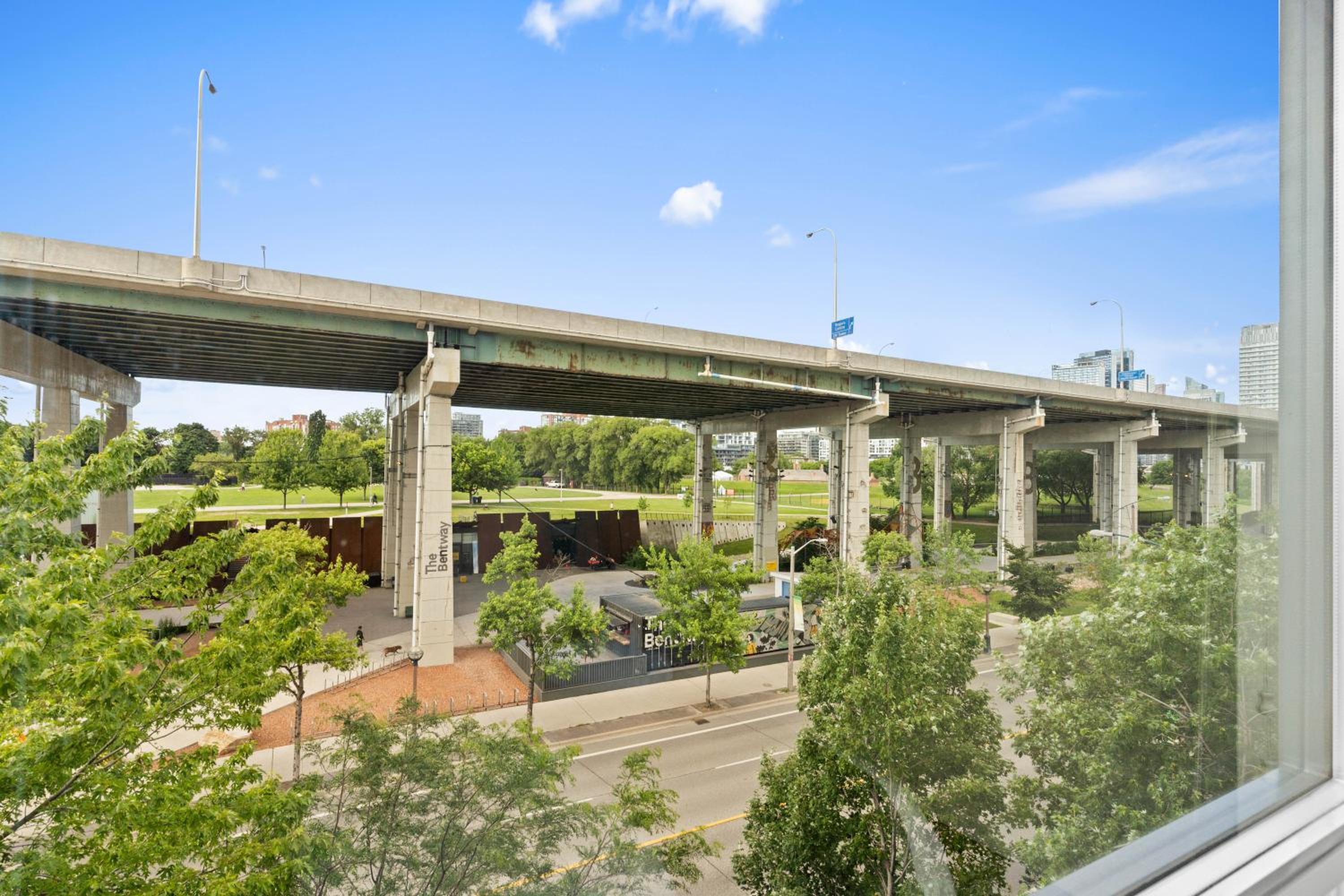 Modern 2BR Downtown Condo, Lakeshore, Exhibition Place, Fort York