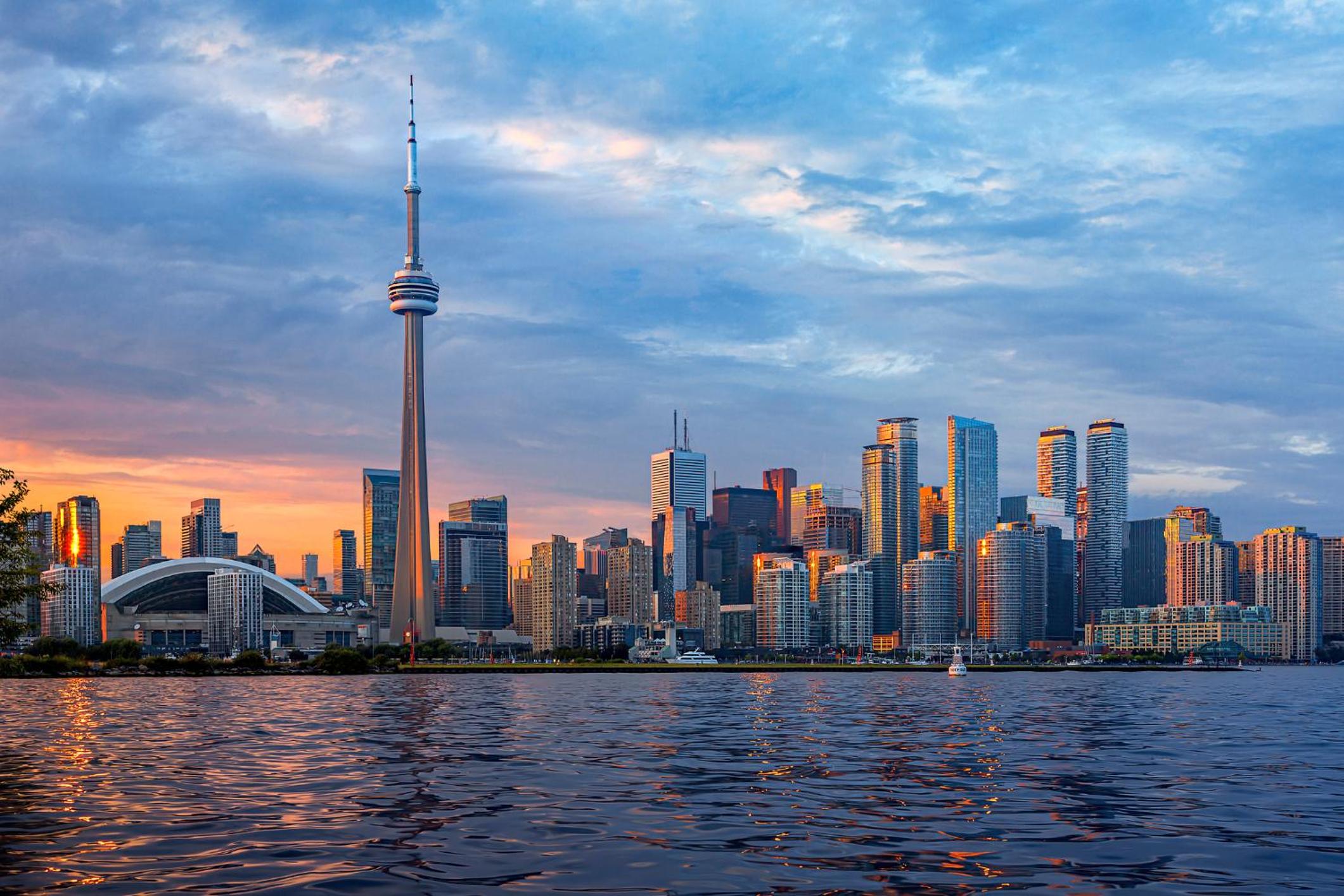 Modern 2BR Downtown Condo, Lakeshore, Exhibition Place, Fort York