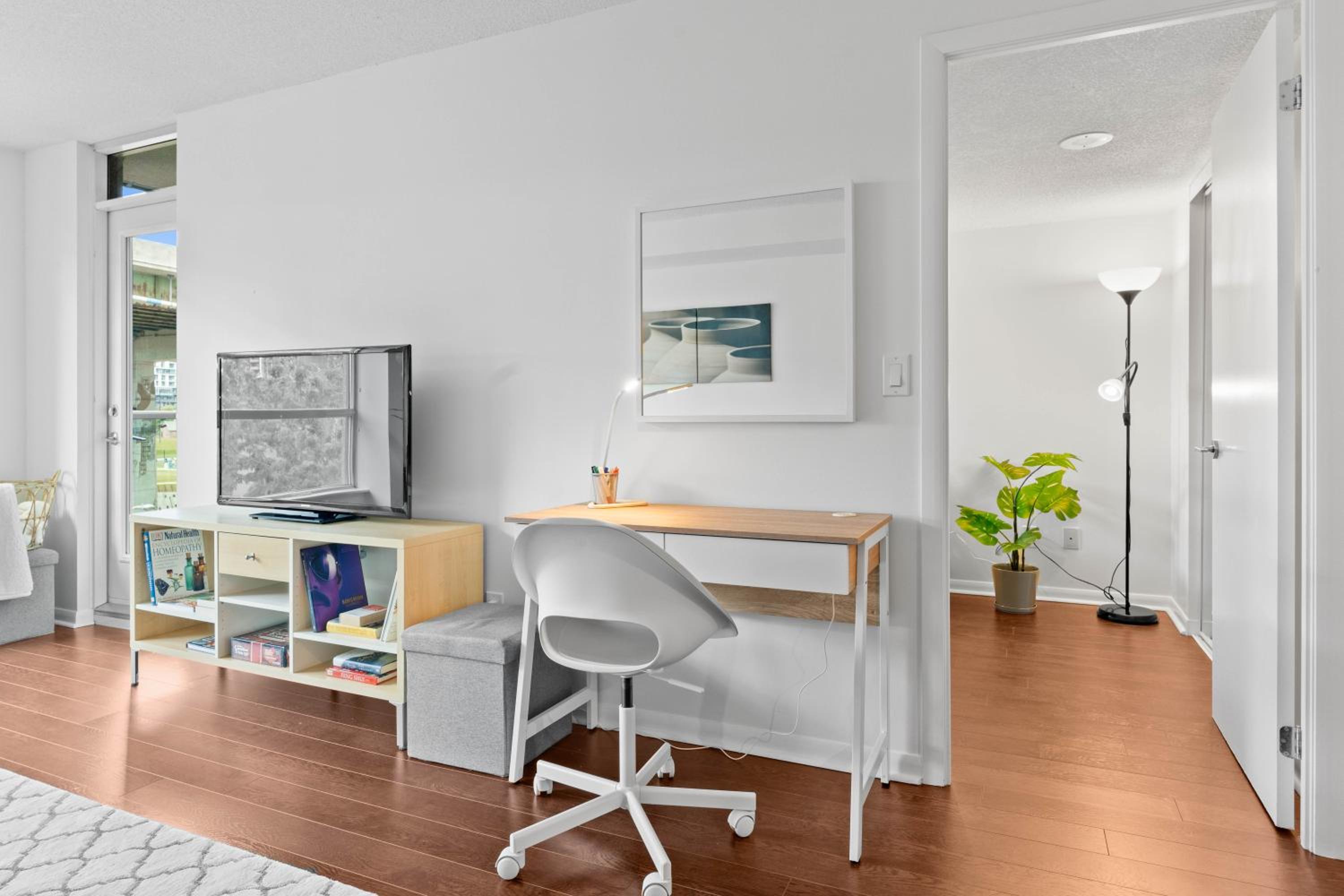 Modern 2BR Downtown Condo, Lakeshore, Exhibition Place, Fort York