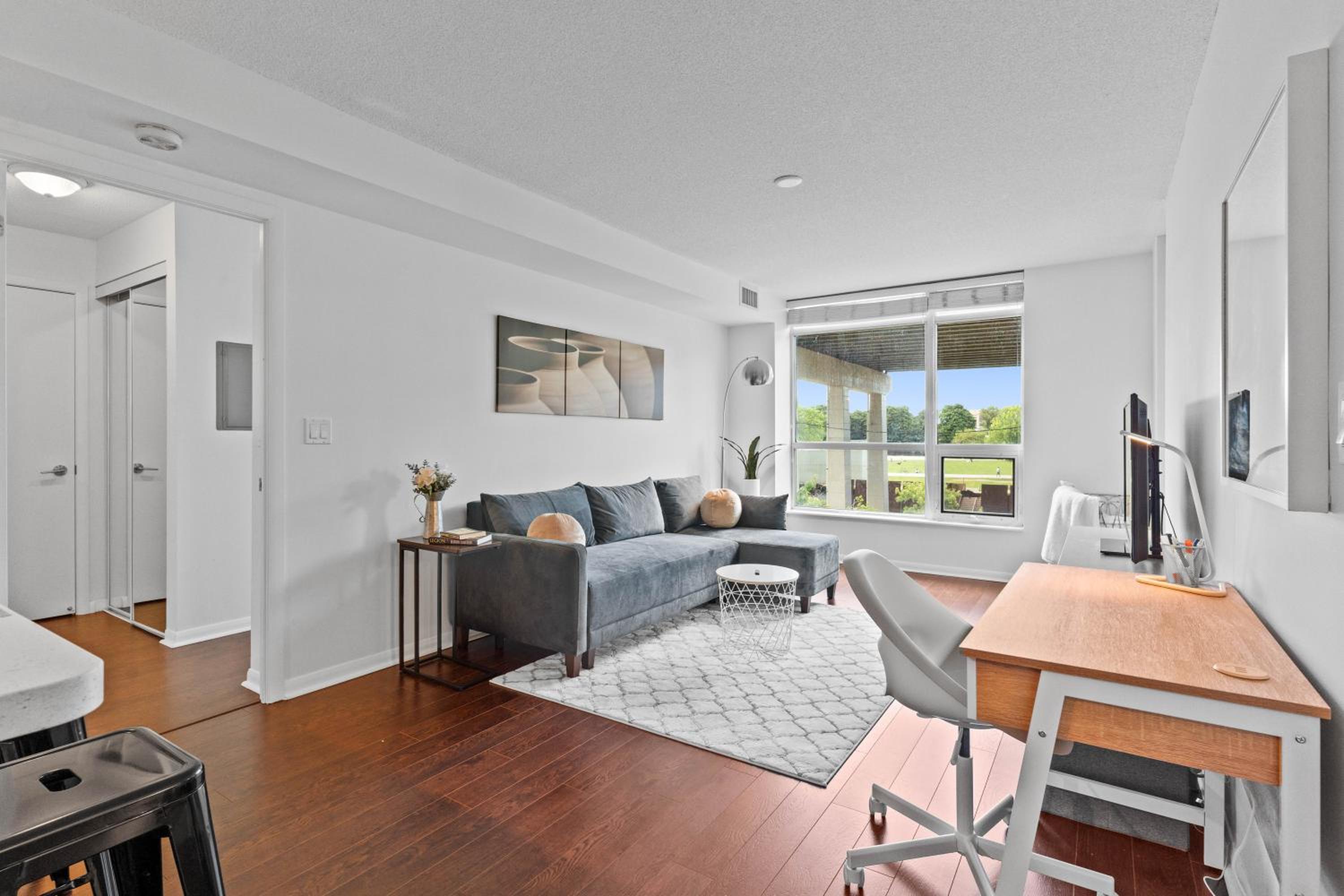Modern 2BR Downtown Condo, Lakeshore, Exhibition Place, Fort York