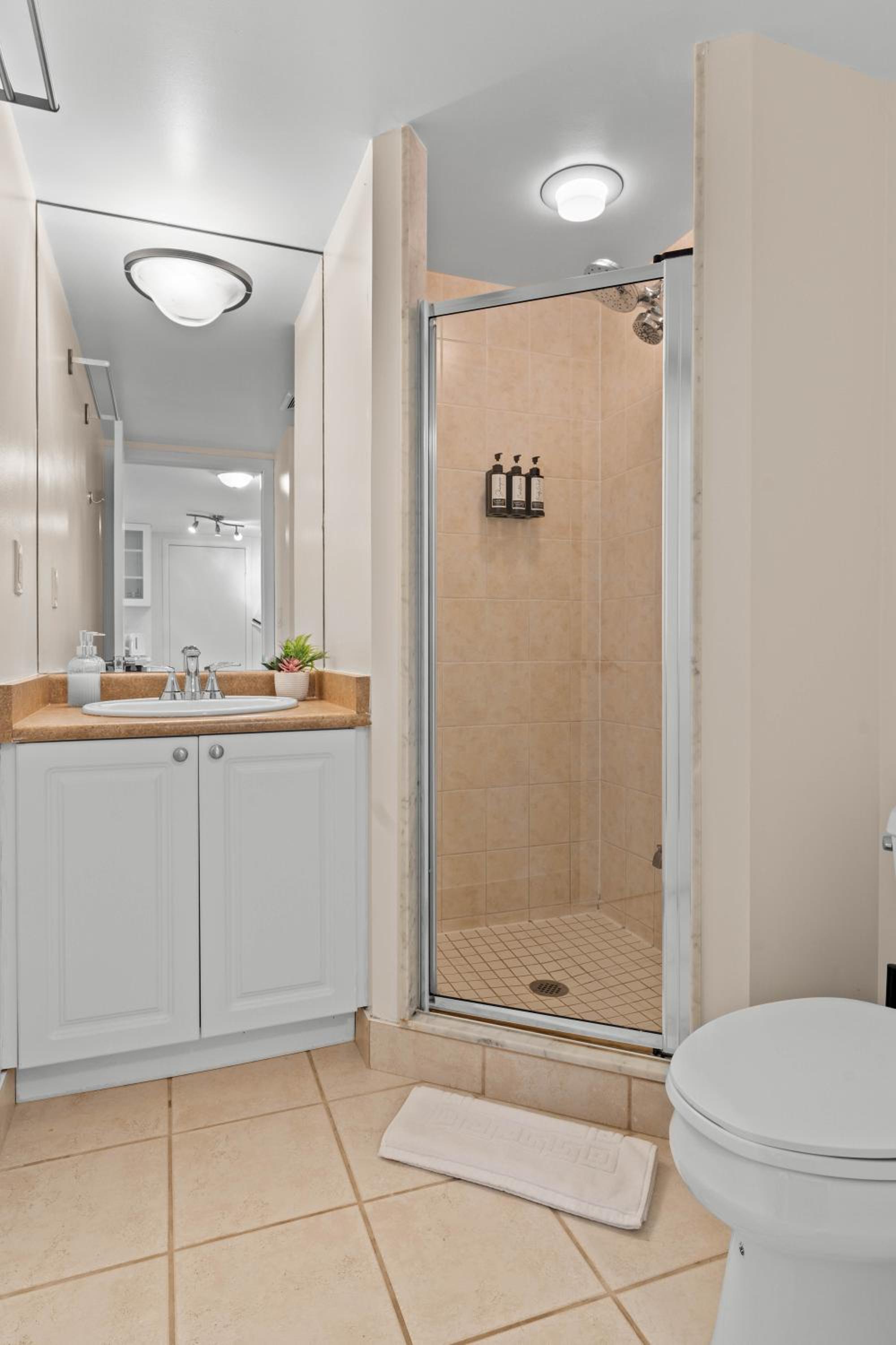 Modern 2BR Downtown Condo, Lakeshore, Exhibition Place, Fort York