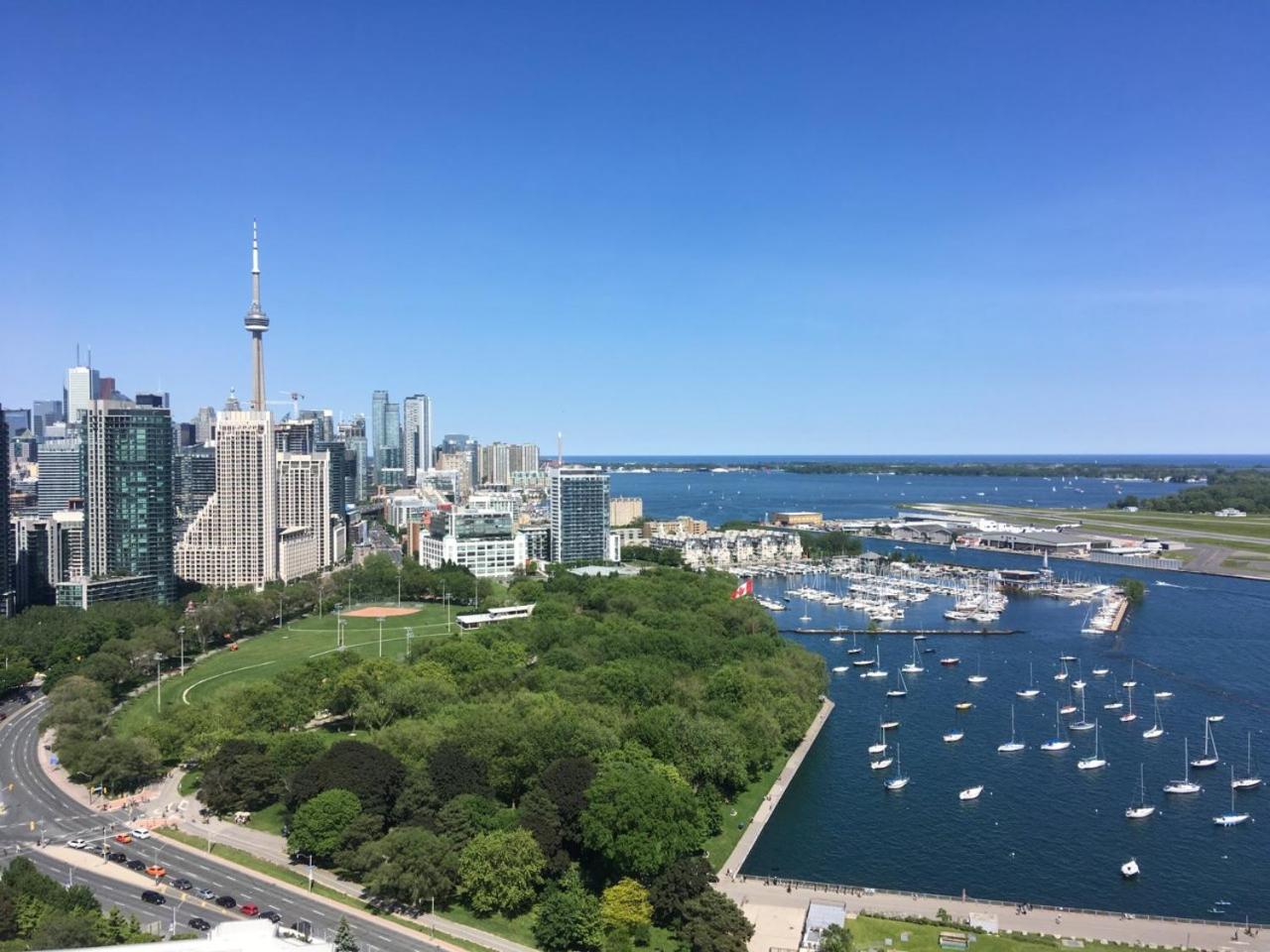 Modern 2BR Downtown Condo, Lakeshore, Exhibition Place, Fort York