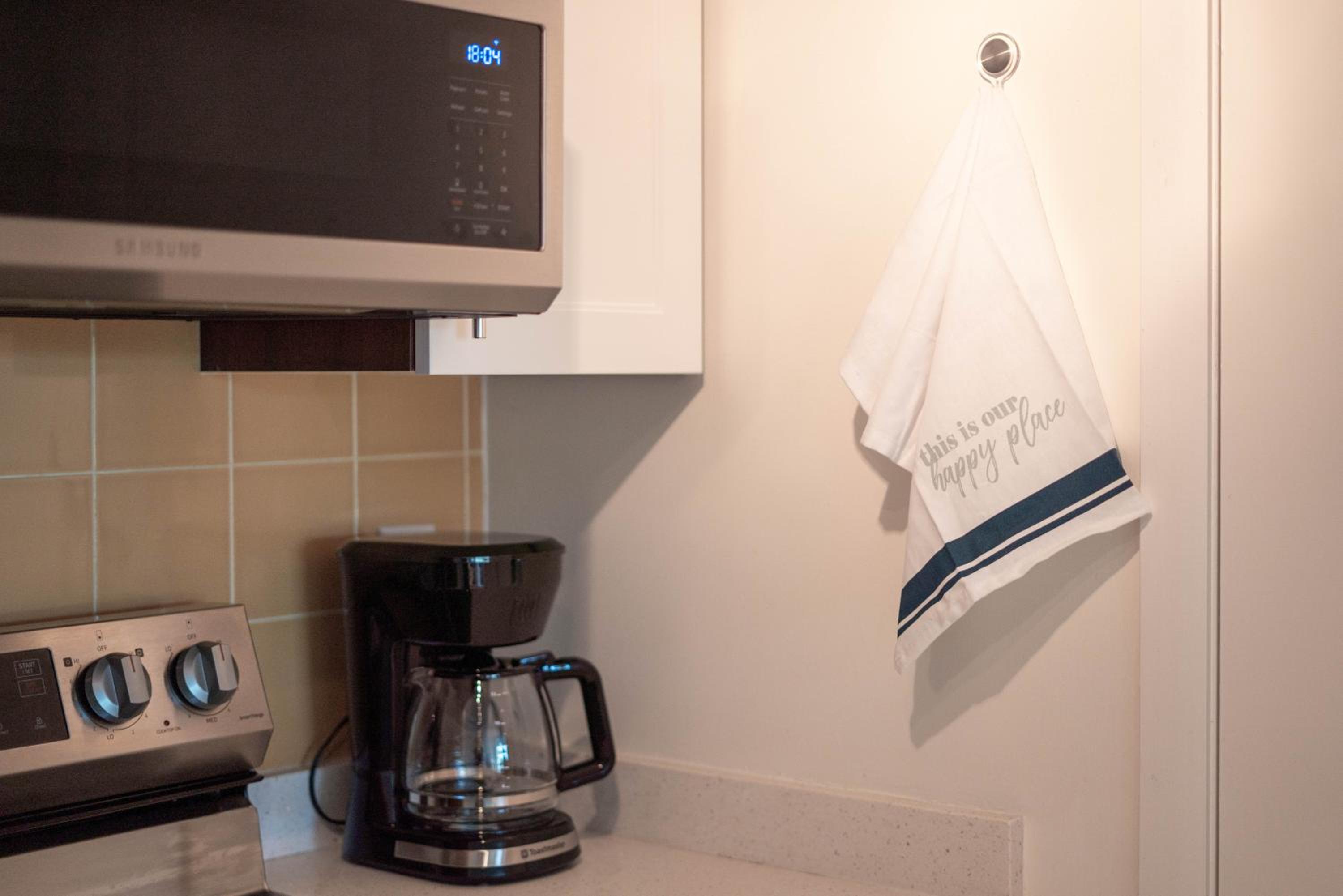 Modern 2BR Downtown Condo, Lakeshore, Exhibition Place, Fort York