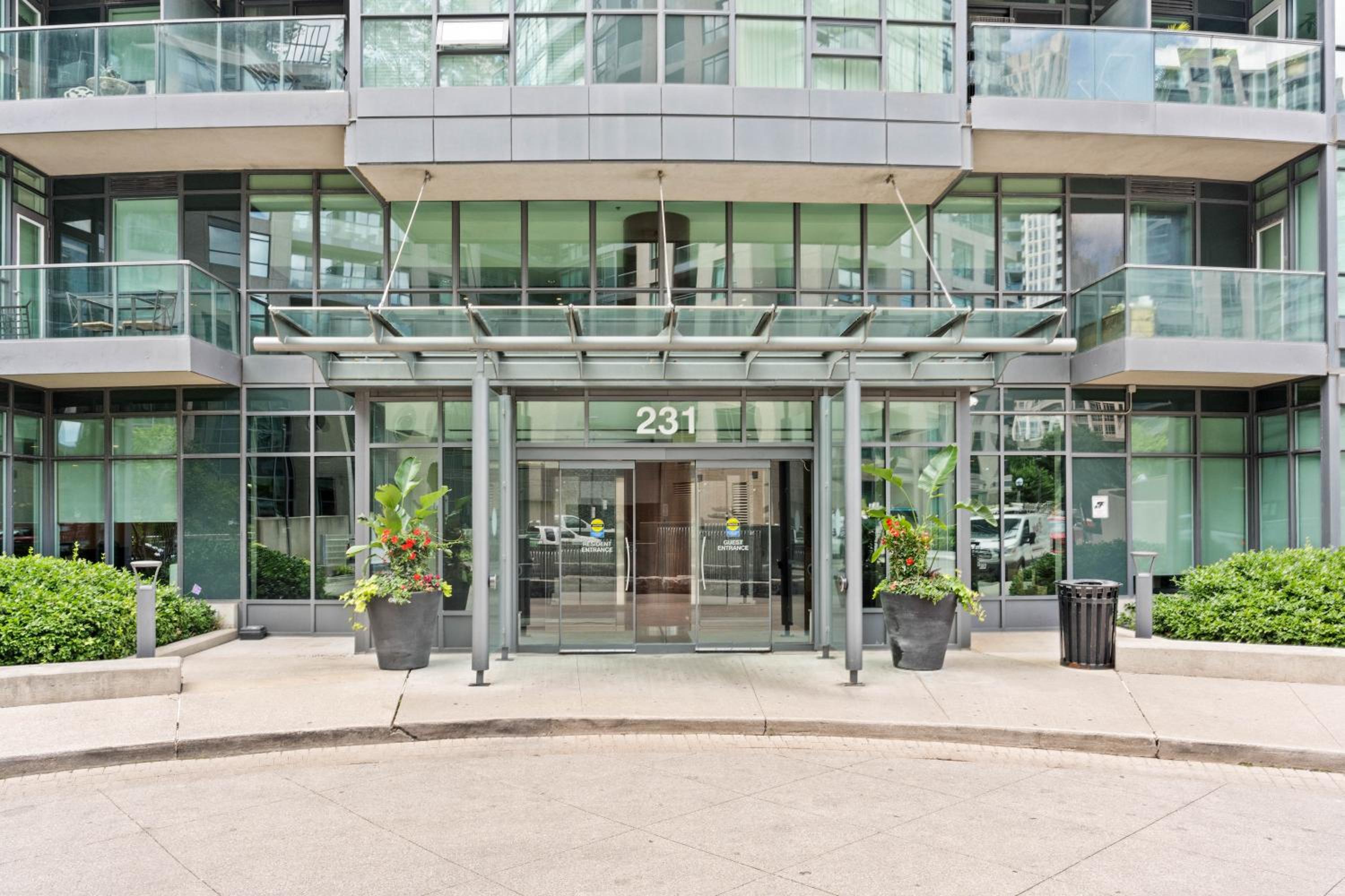 Modern 2BR Downtown Condo, Lakeshore, Exhibition Place, Fort York