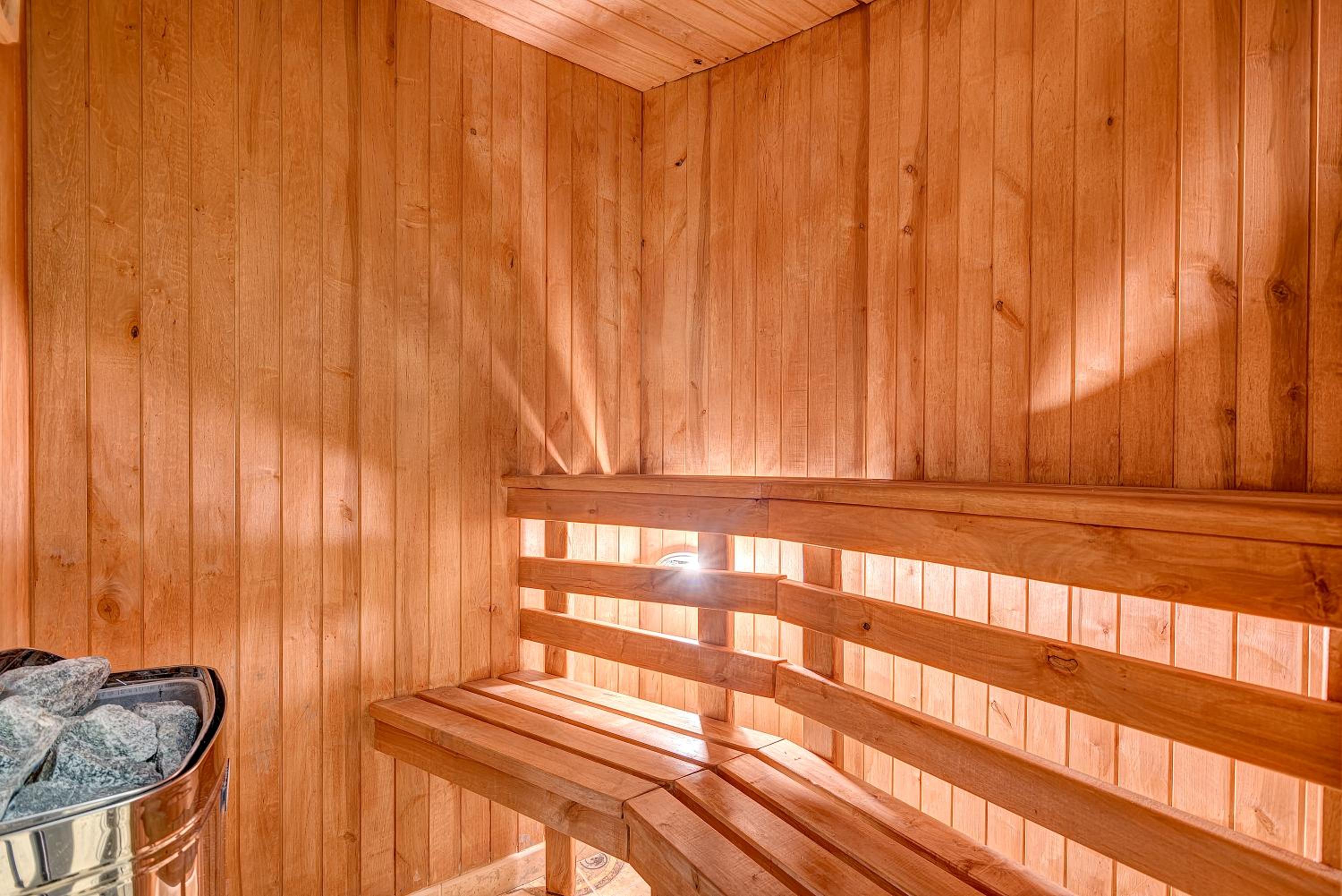 SAUNA 4 bedrooms Apartment with Parking