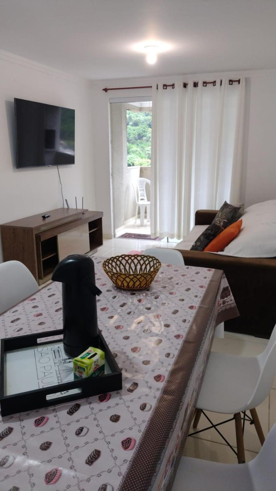 Apartamento com 2 quartos e garagem privativa