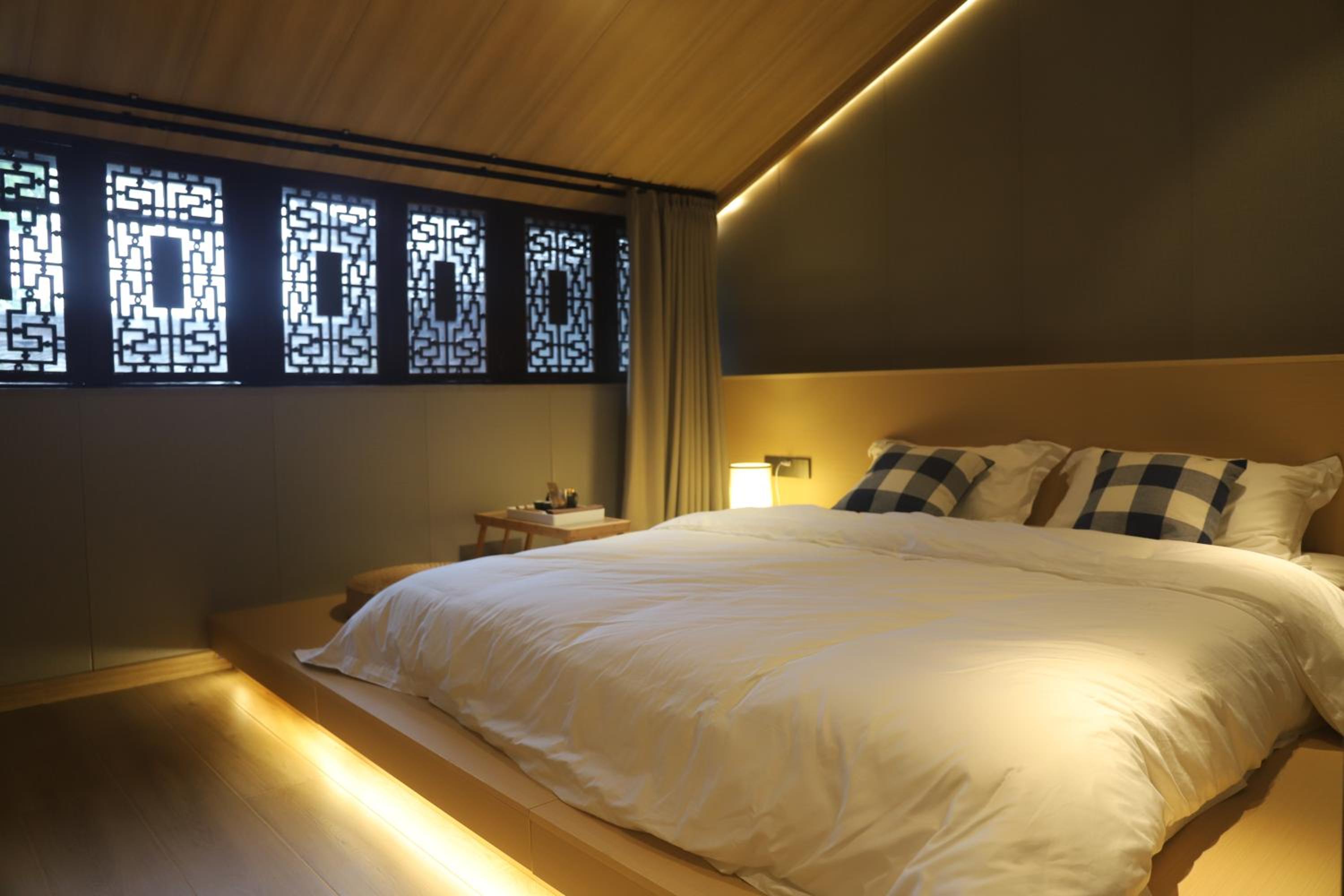 Quzhou Huangwai B&B