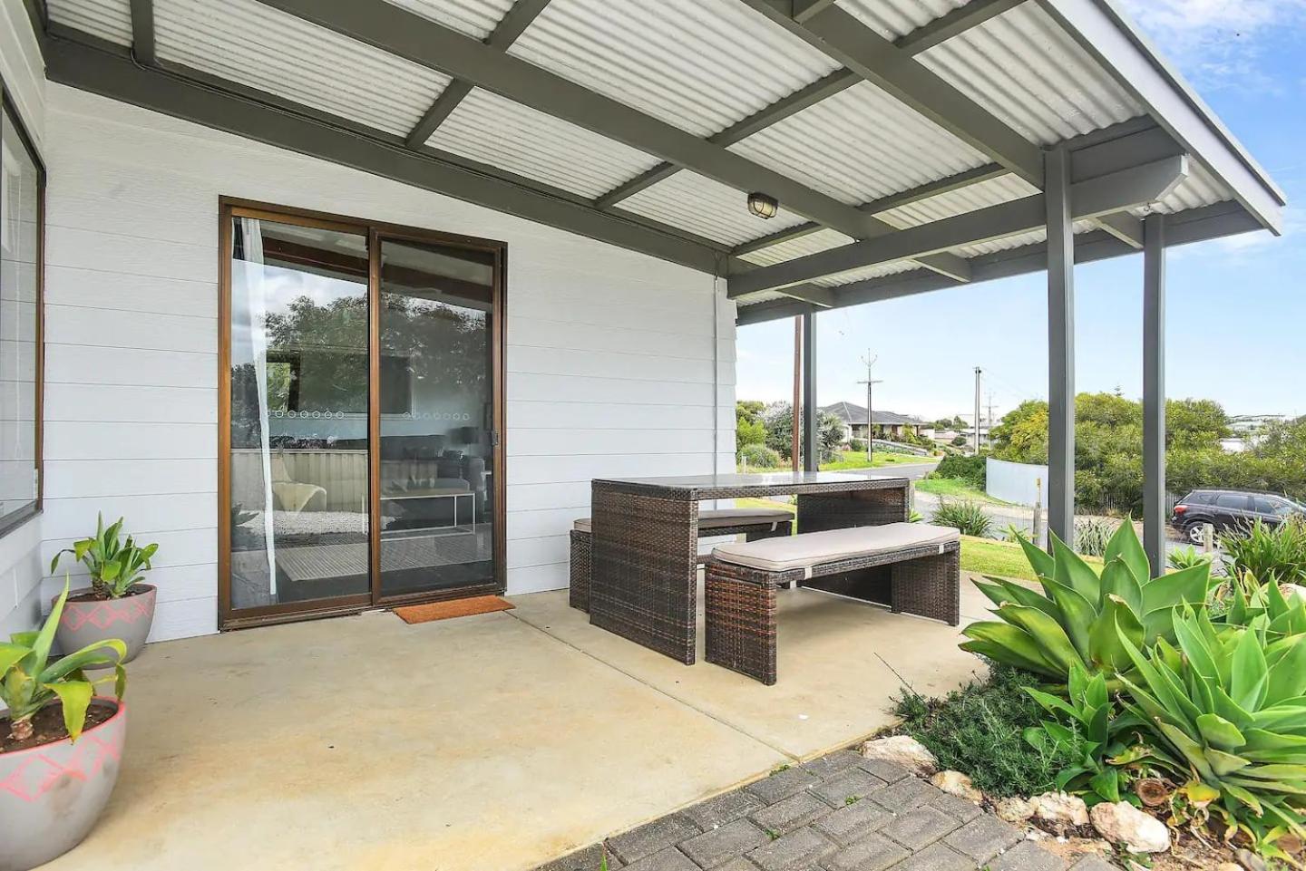 Port Elliot Coastal Cottage - 18 Handby Street,Port Elliot, No Linen Included