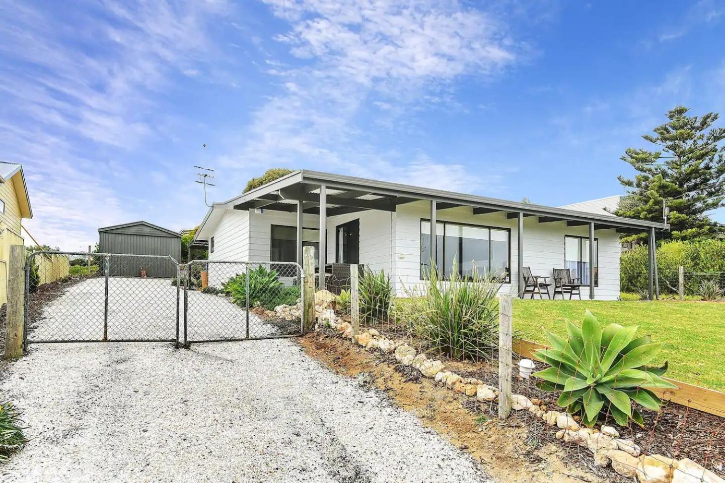 Port Elliot Coastal Cottage - 18 Handby Street,Port Elliot, No Linen Included
