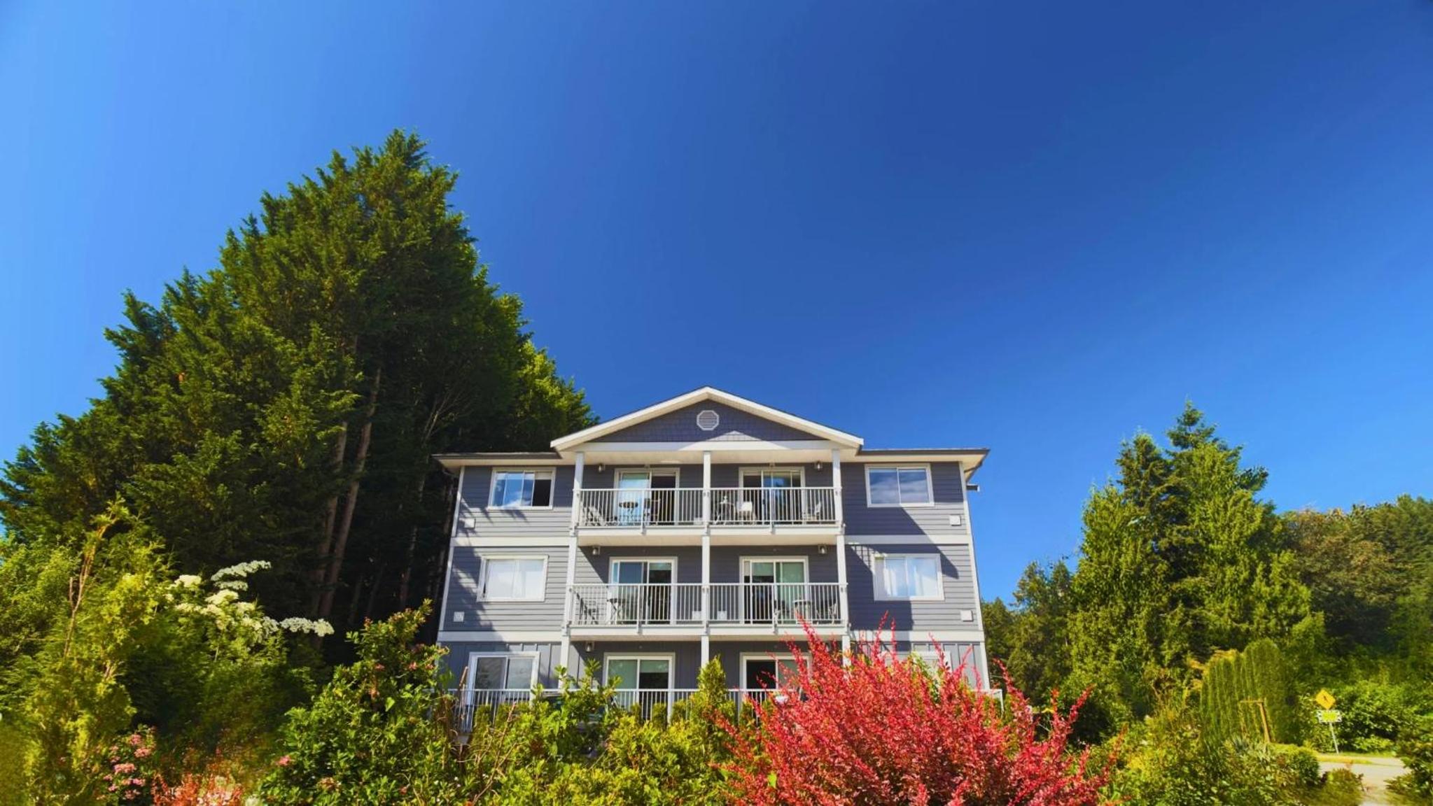 Gibsons Landing Inn