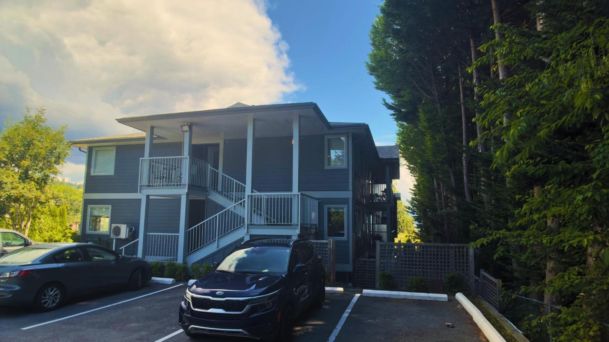 Gibsons Landing Inn
