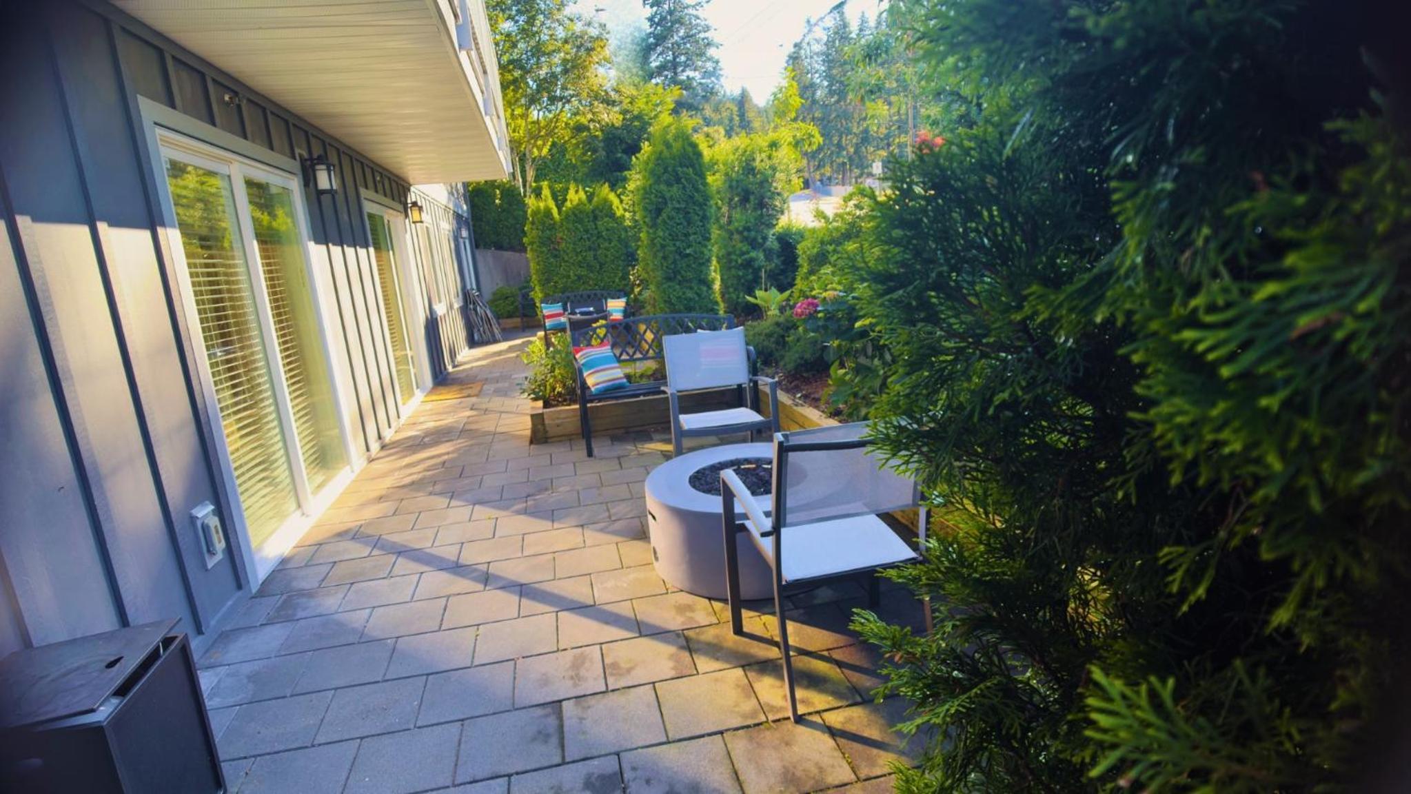 Gibsons Landing Inn