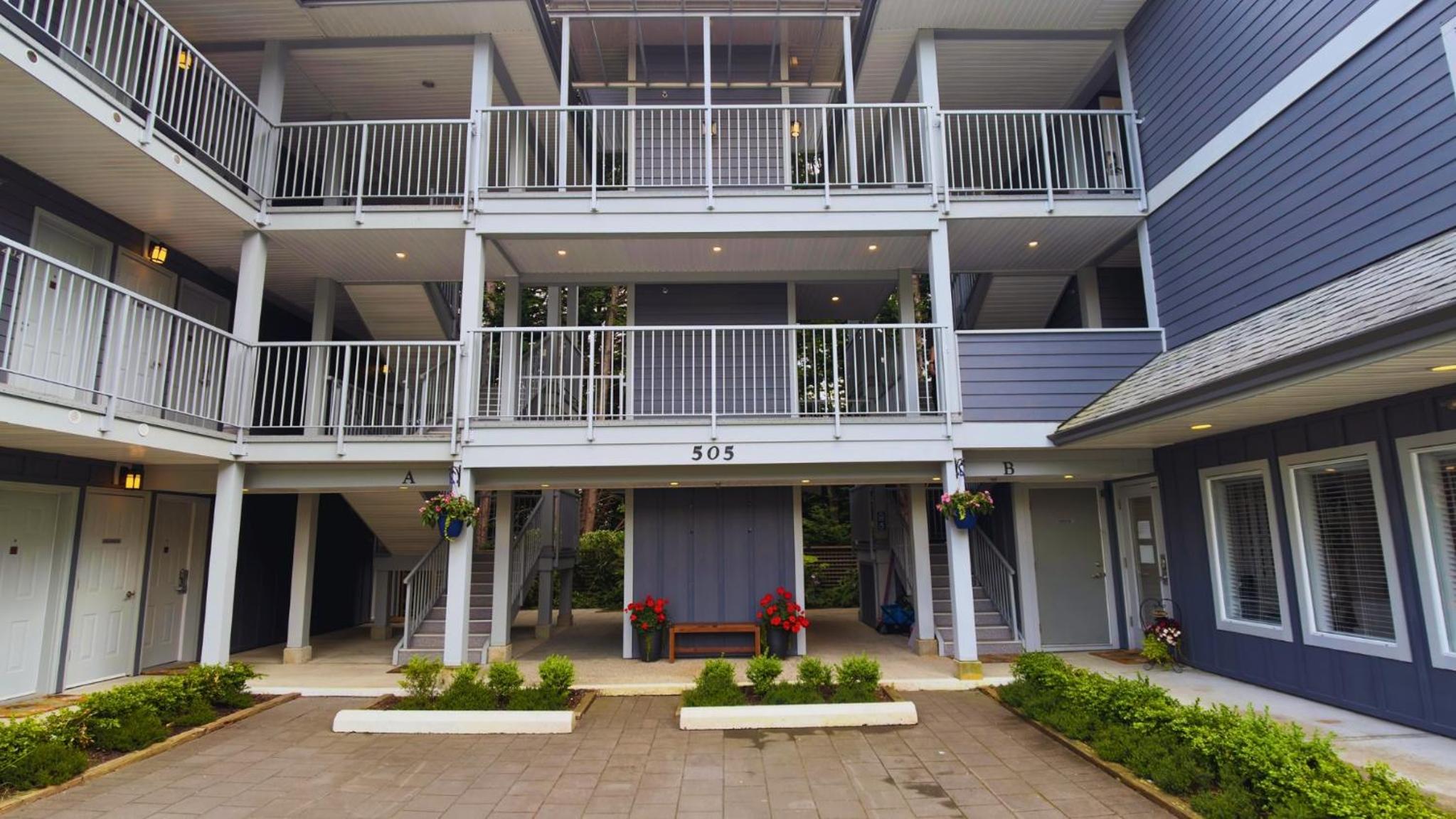 Gibsons Landing Inn