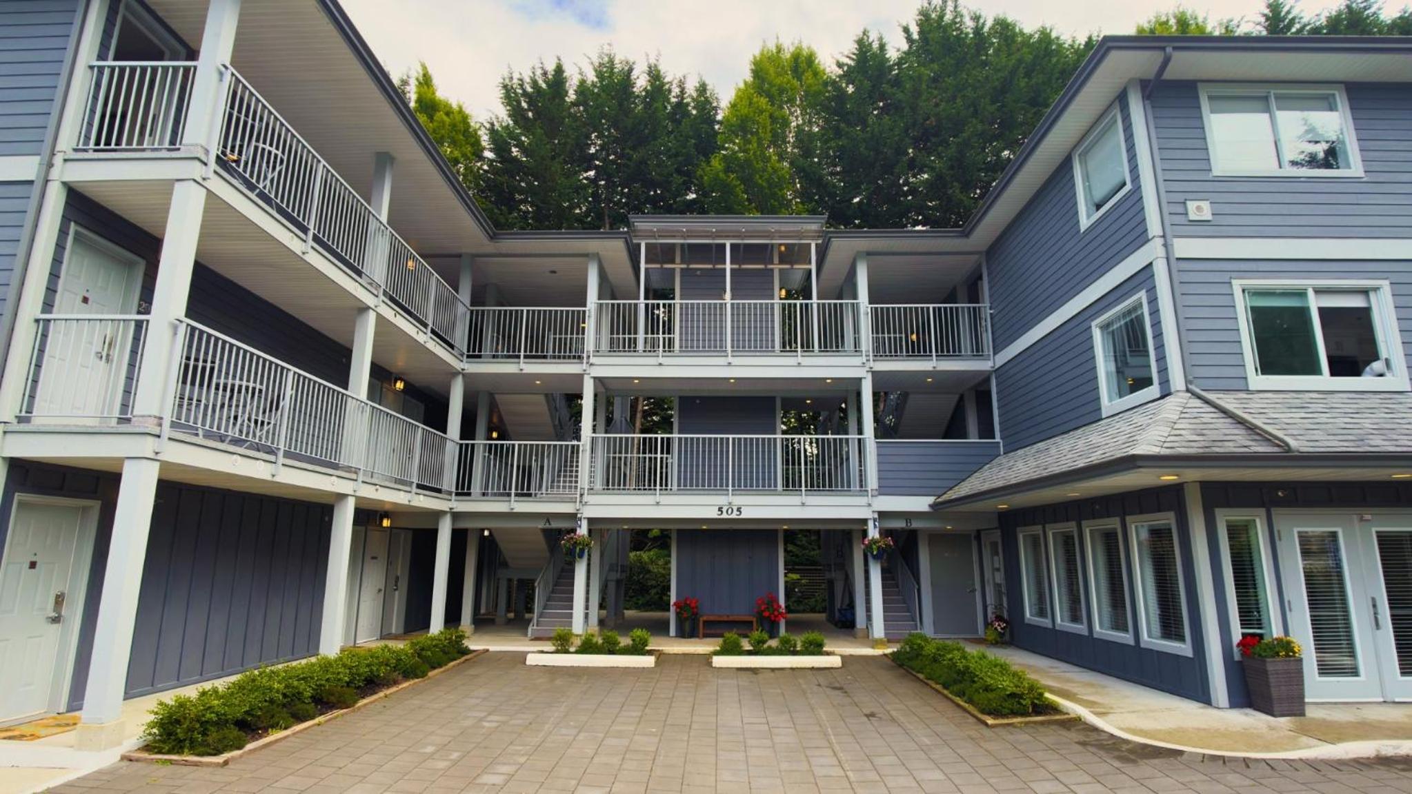 Gibsons Landing Inn