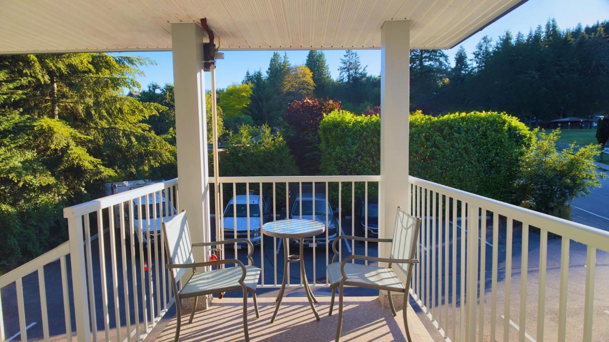 Gibsons Landing Inn