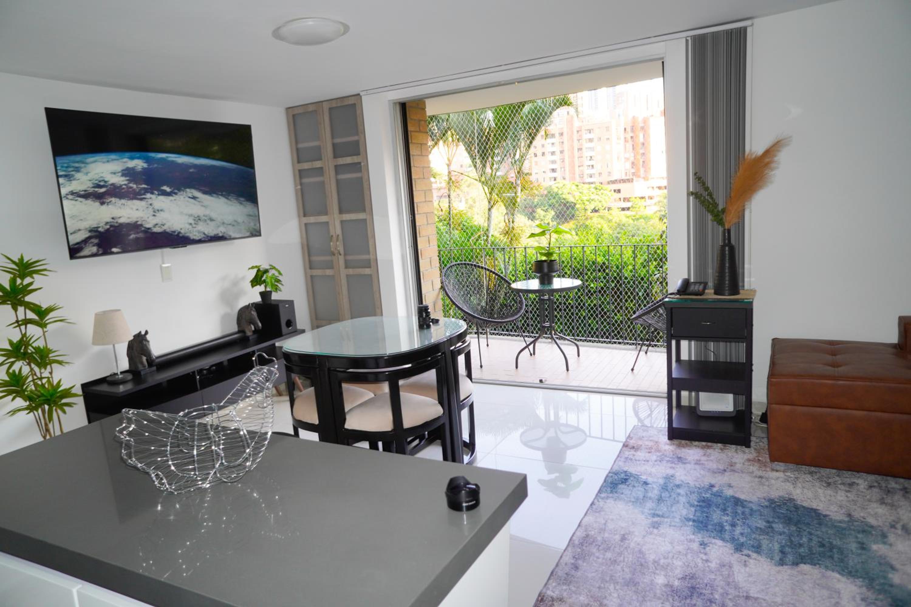 2BR Bright & Cozy - Nature Views & Sounds