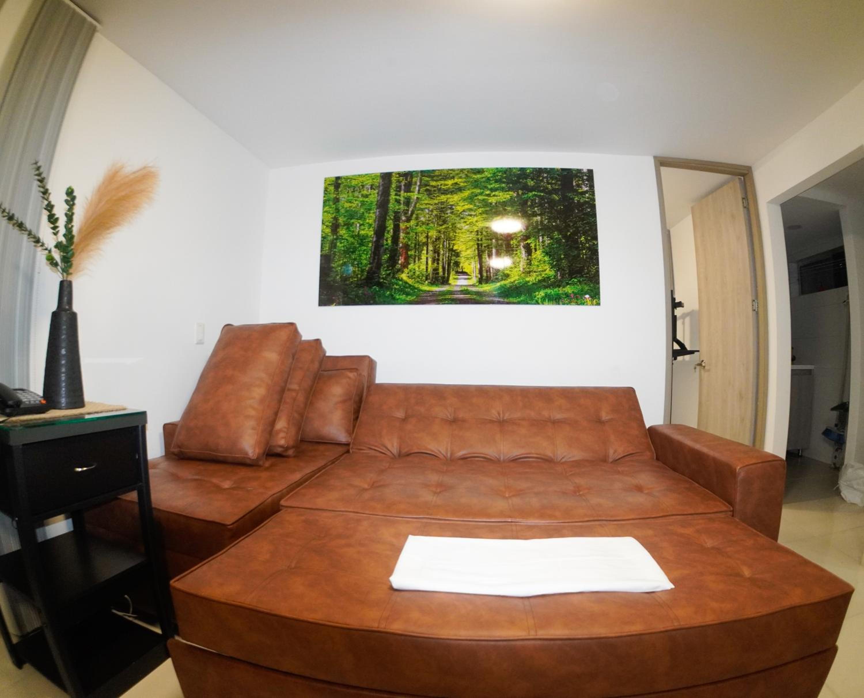 2BR Bright & Cozy - Nature Views & Sounds