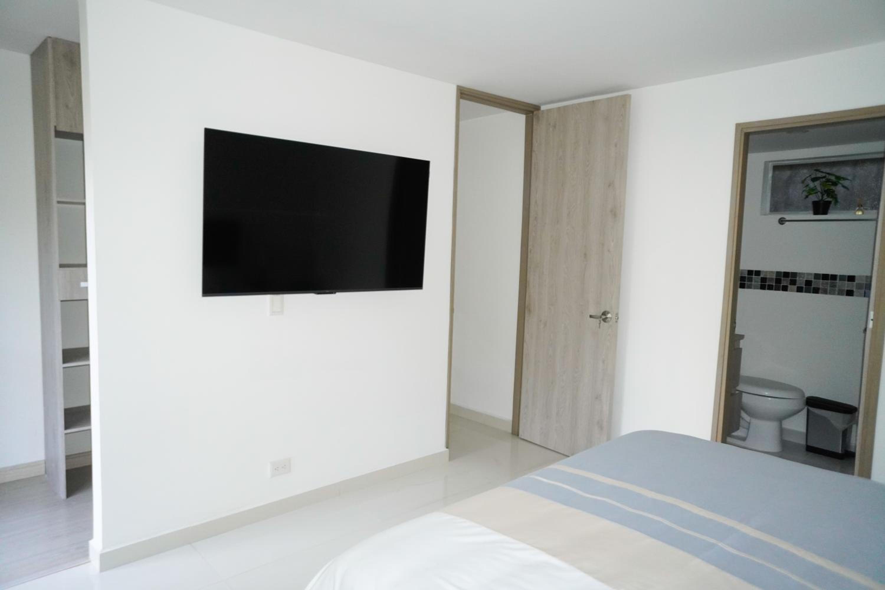 2BR Bright & Cozy - Nature Views & Sounds