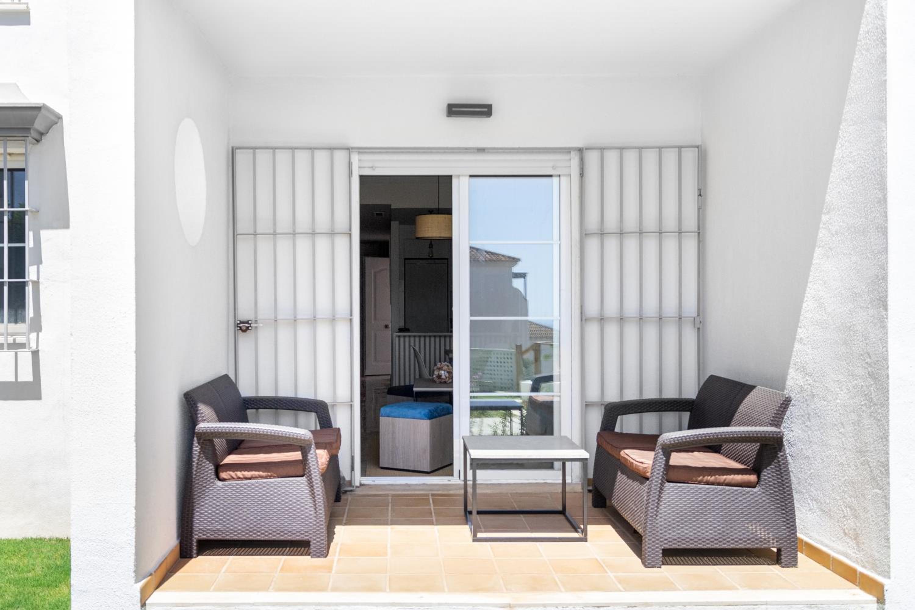 Beach Apartment 2Bed Small Oasis