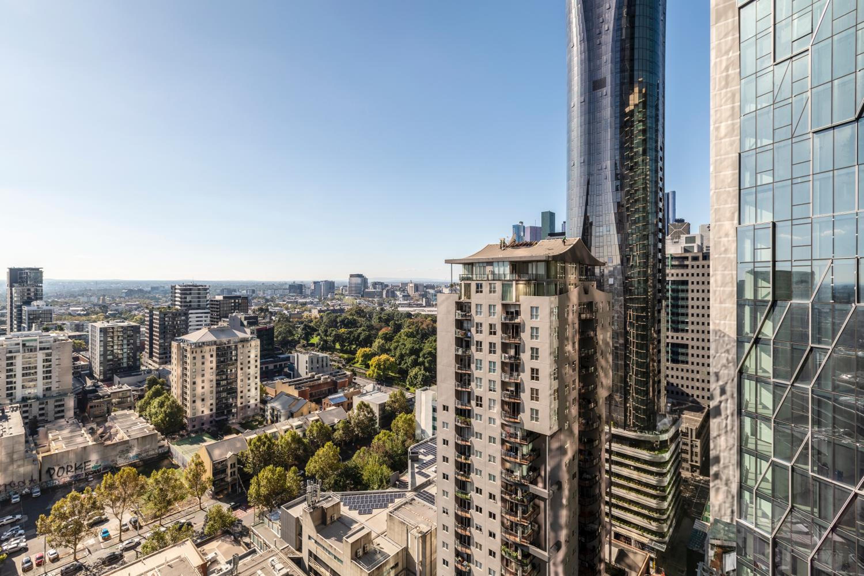 West Side CBD Base Close to DiningArtShopping!