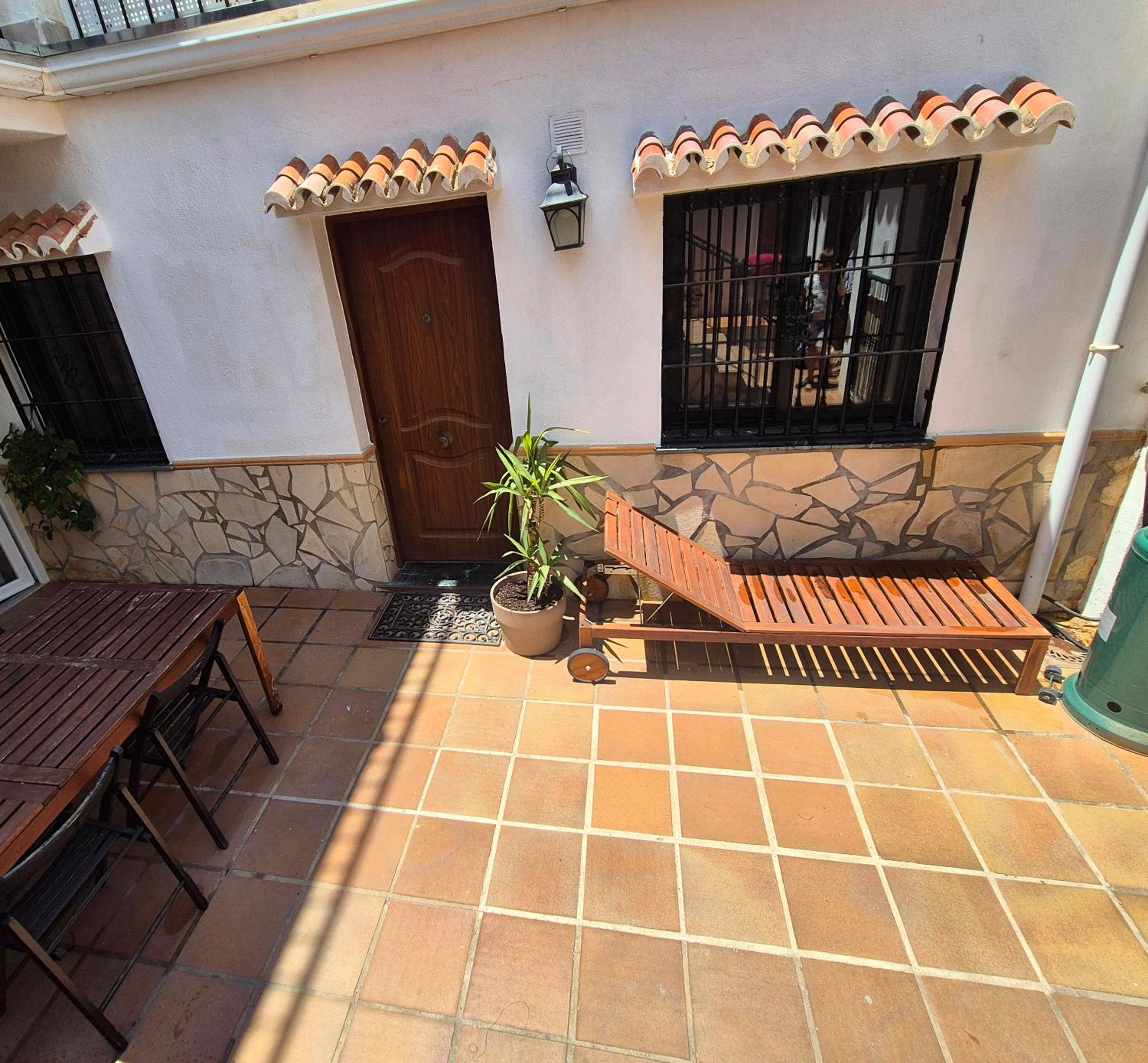 Modern apartment Camelia by the beach