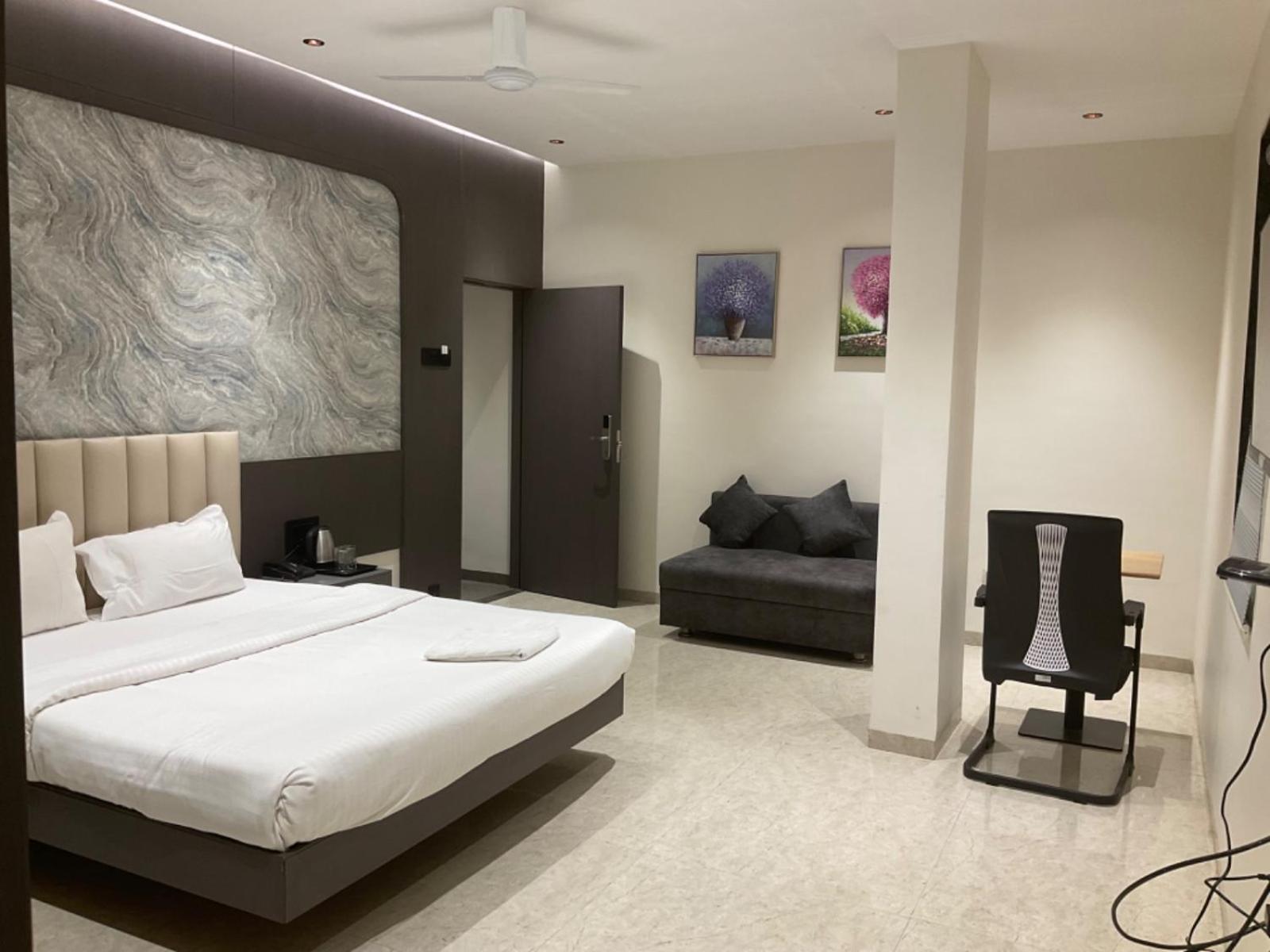 Hotel Govind Regency