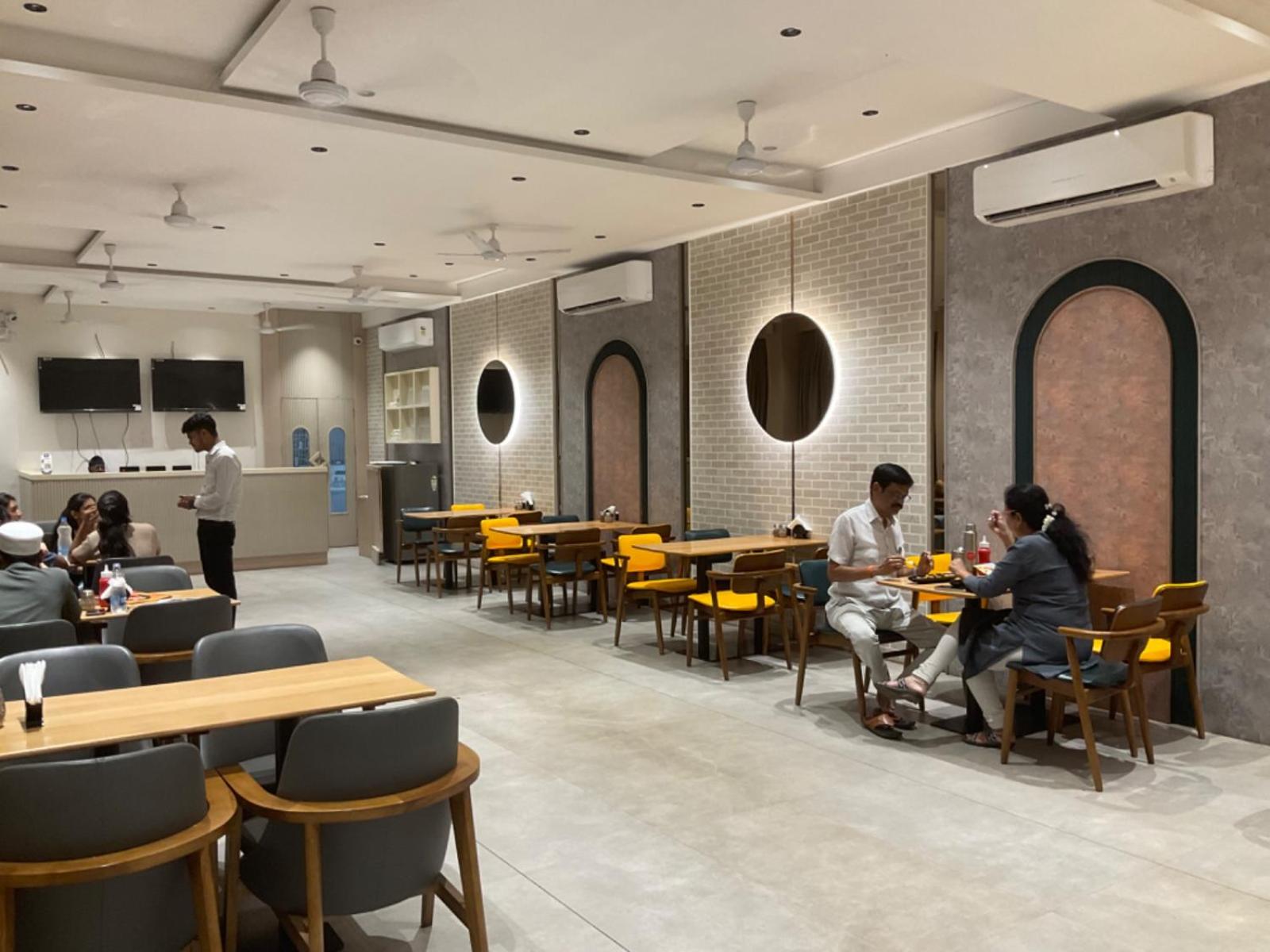 Hotel Govind Regency
