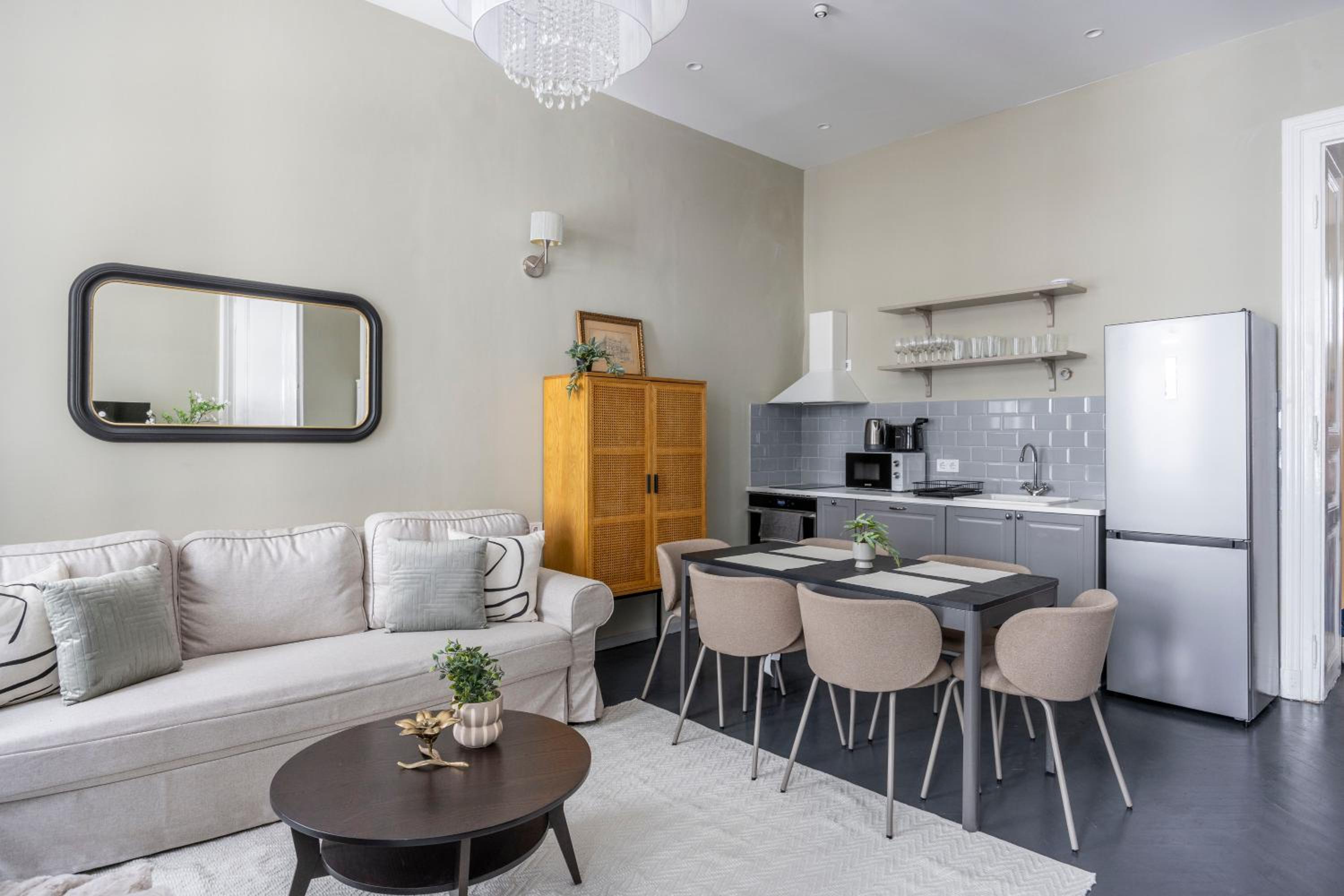 Charming Art Deco Style Apartment in the Heart of Budapest
