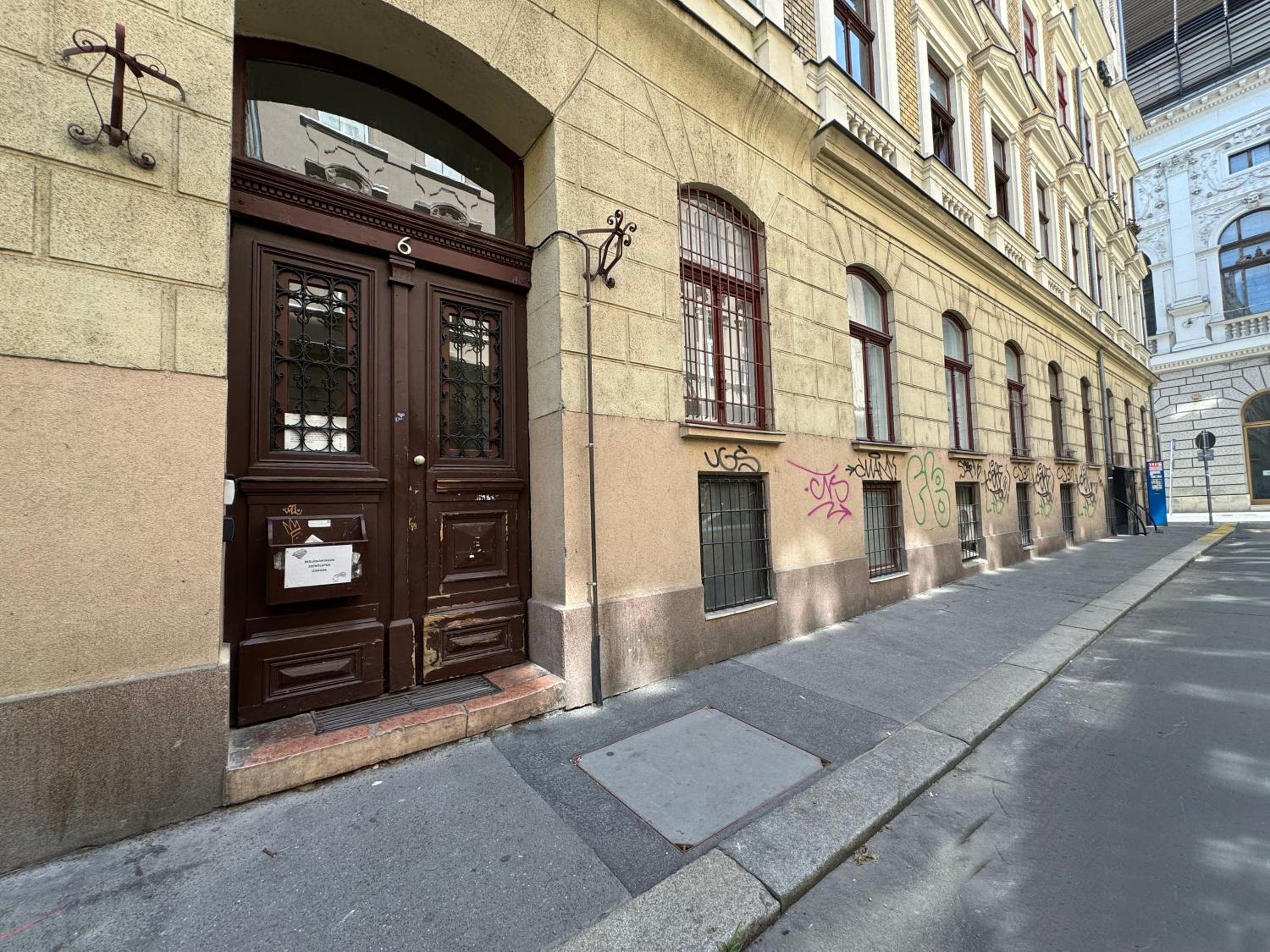 Charming Art Deco Style Apartment in the Heart of Budapest
