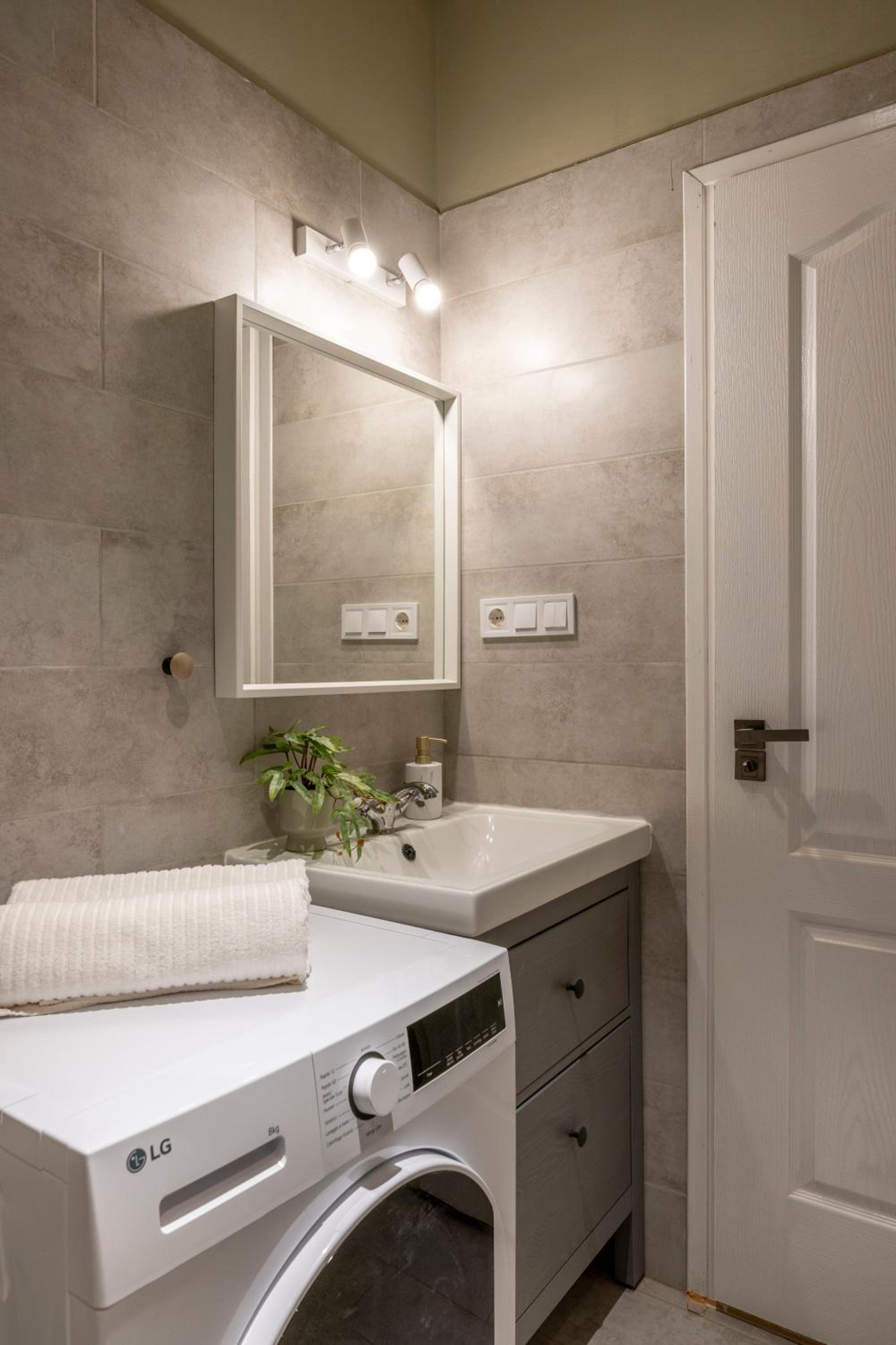 Charming Art Deco Style Apartment in the Heart of Budapest