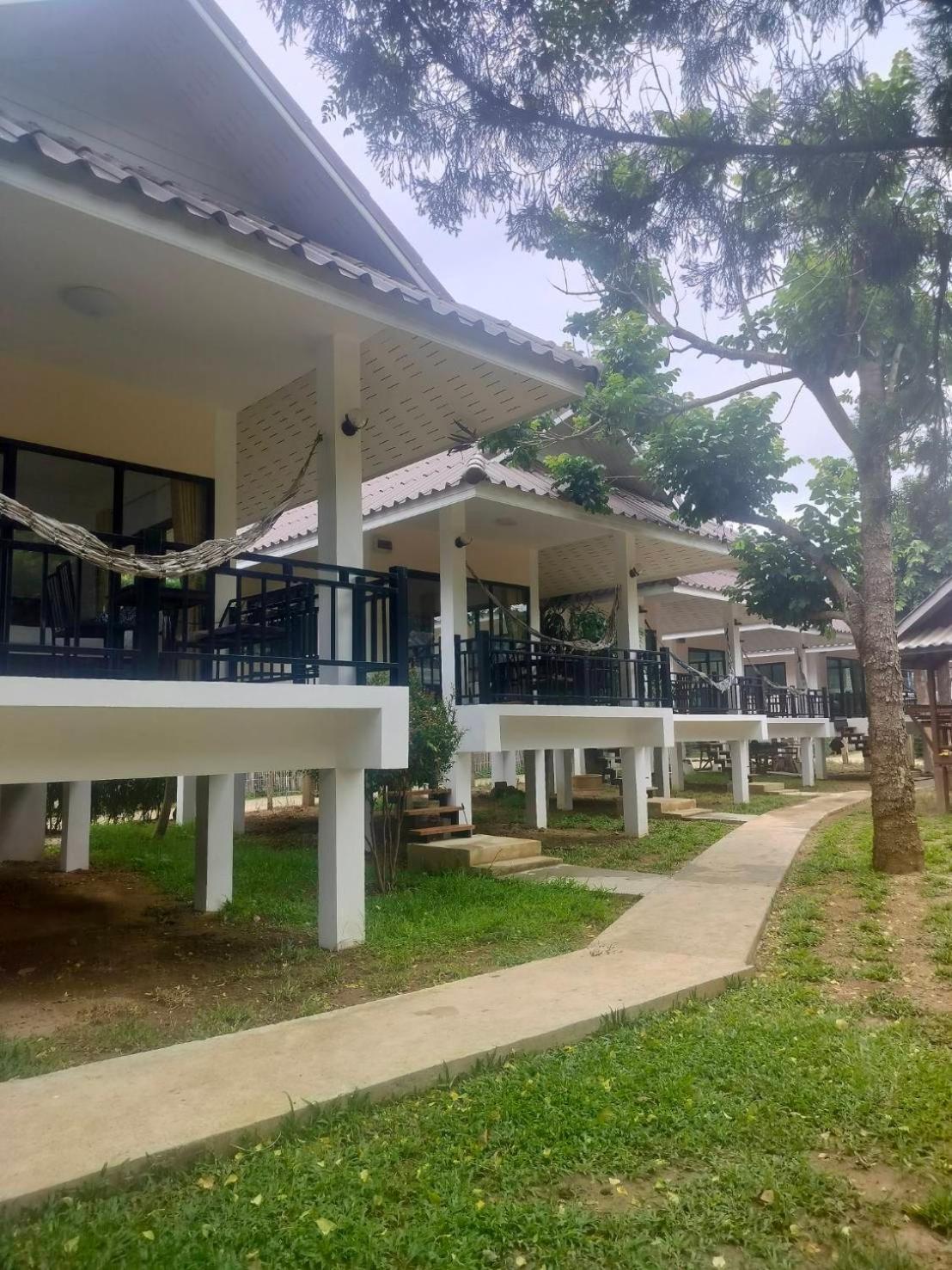 Family Hut Pai view 2