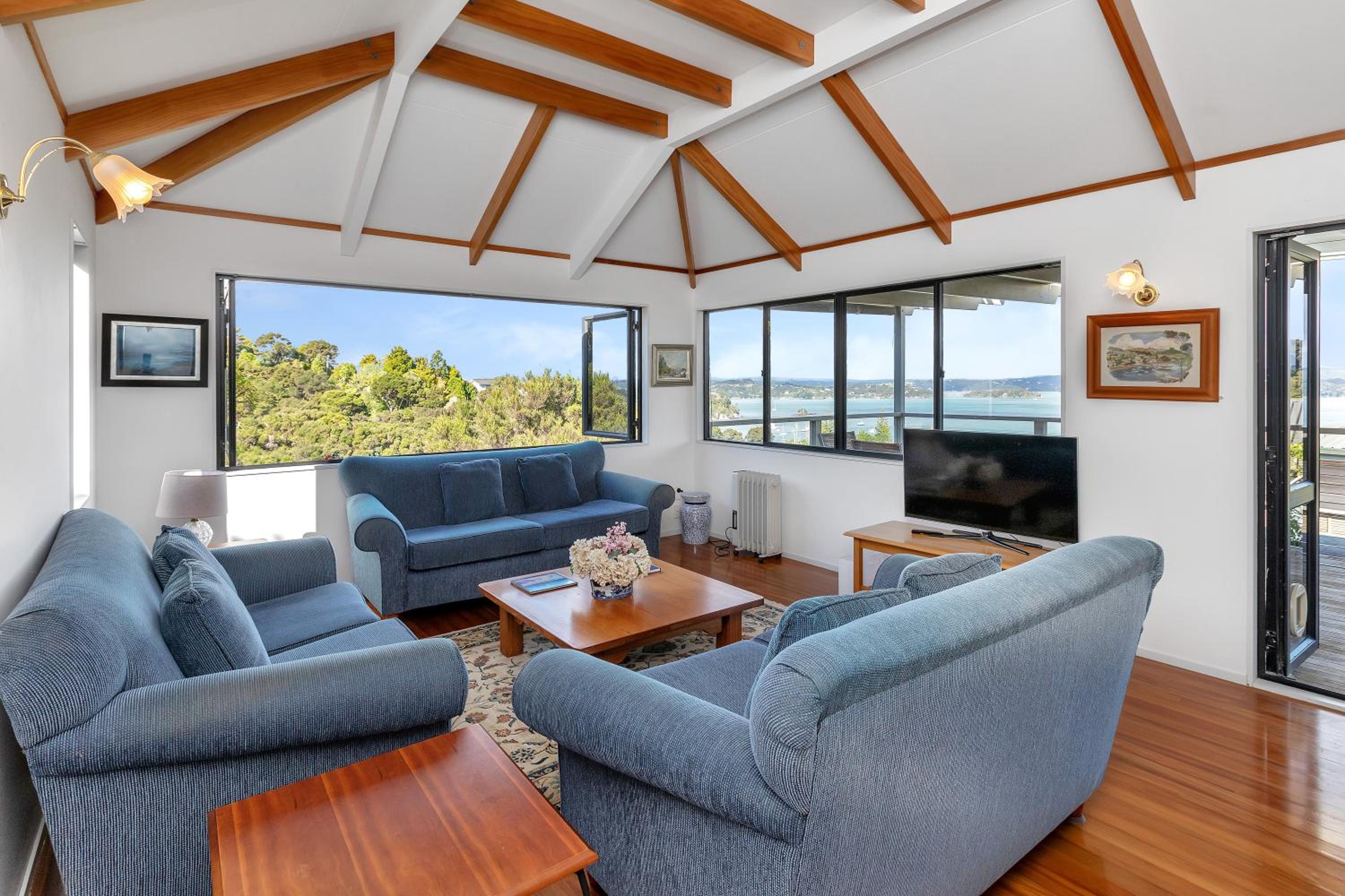 Greenways - Russell Holiday Home