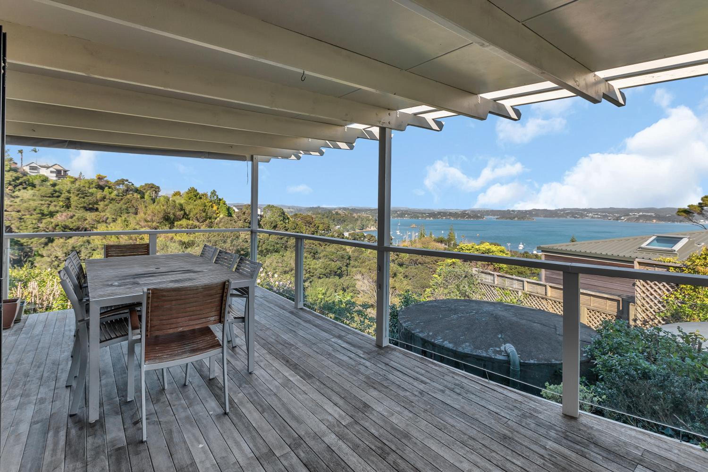 Greenways - Russell Holiday Home