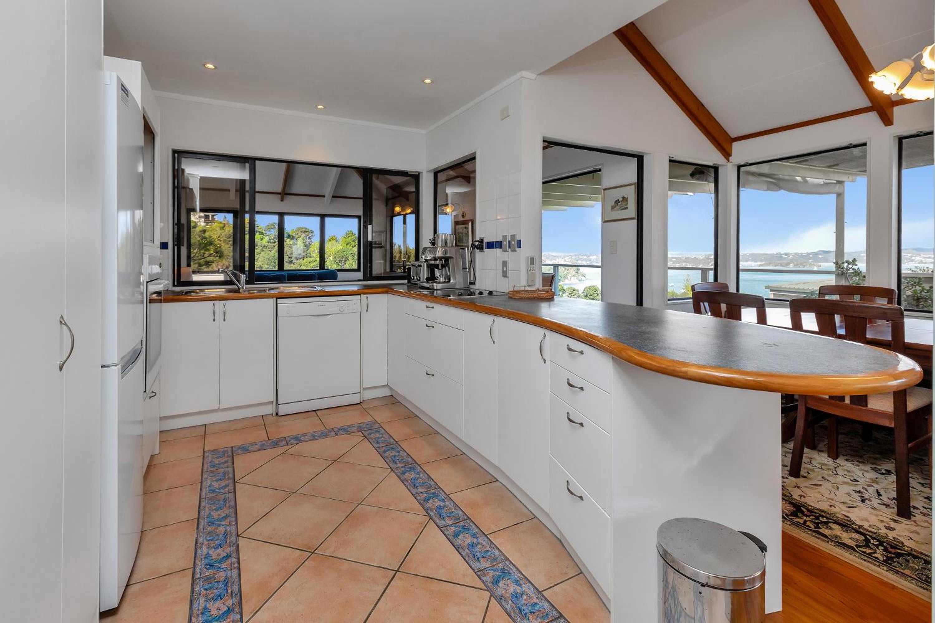 Greenways - Russell Holiday Home