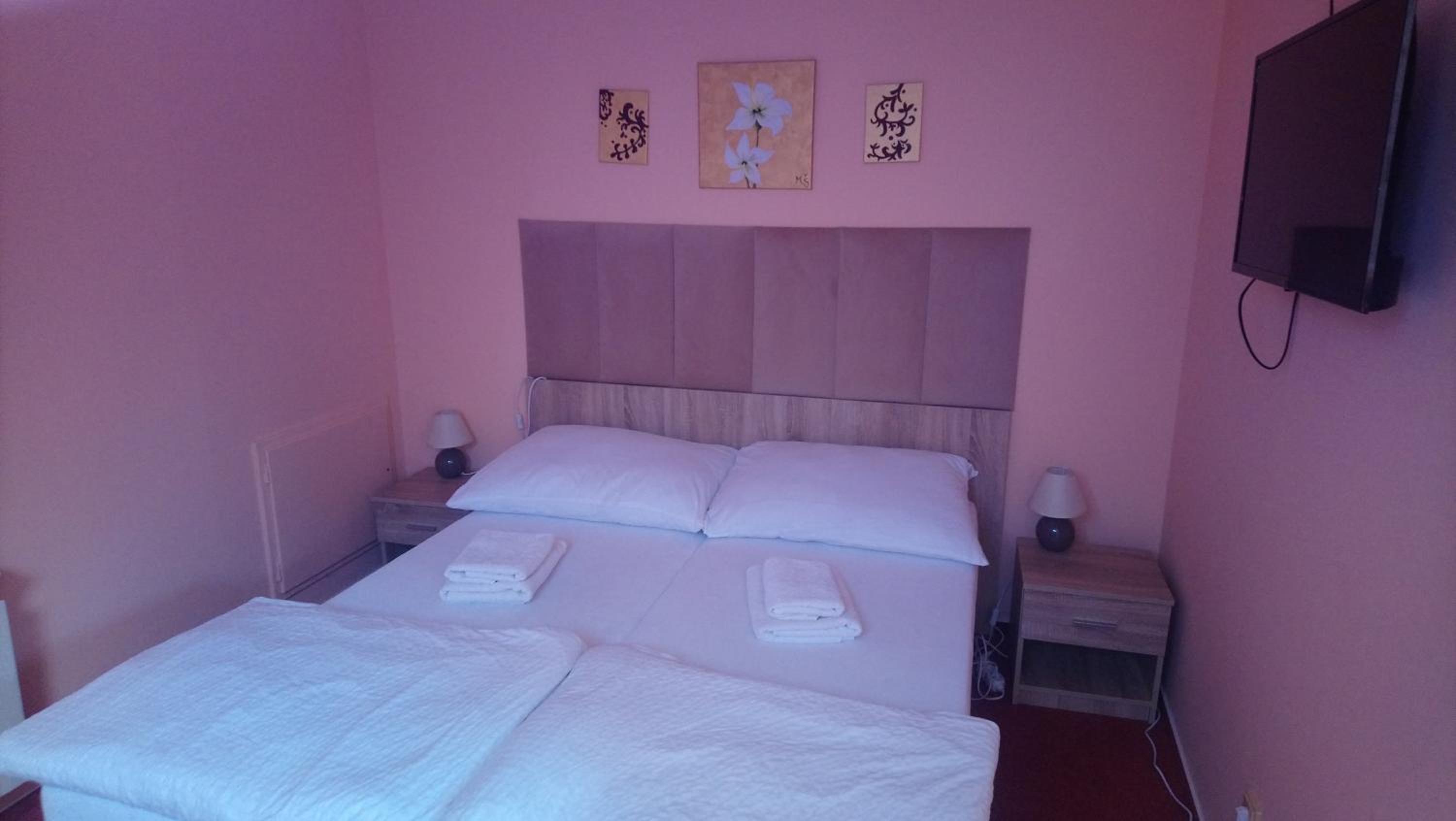 Restaurace-Pension-Vinařství U Šťastných